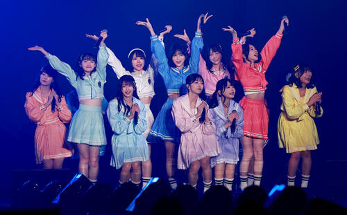 ≒JOYがJJ創刊50周年記念ステージで最新曲「電話番号教えて！」など全５曲パフォーマンス