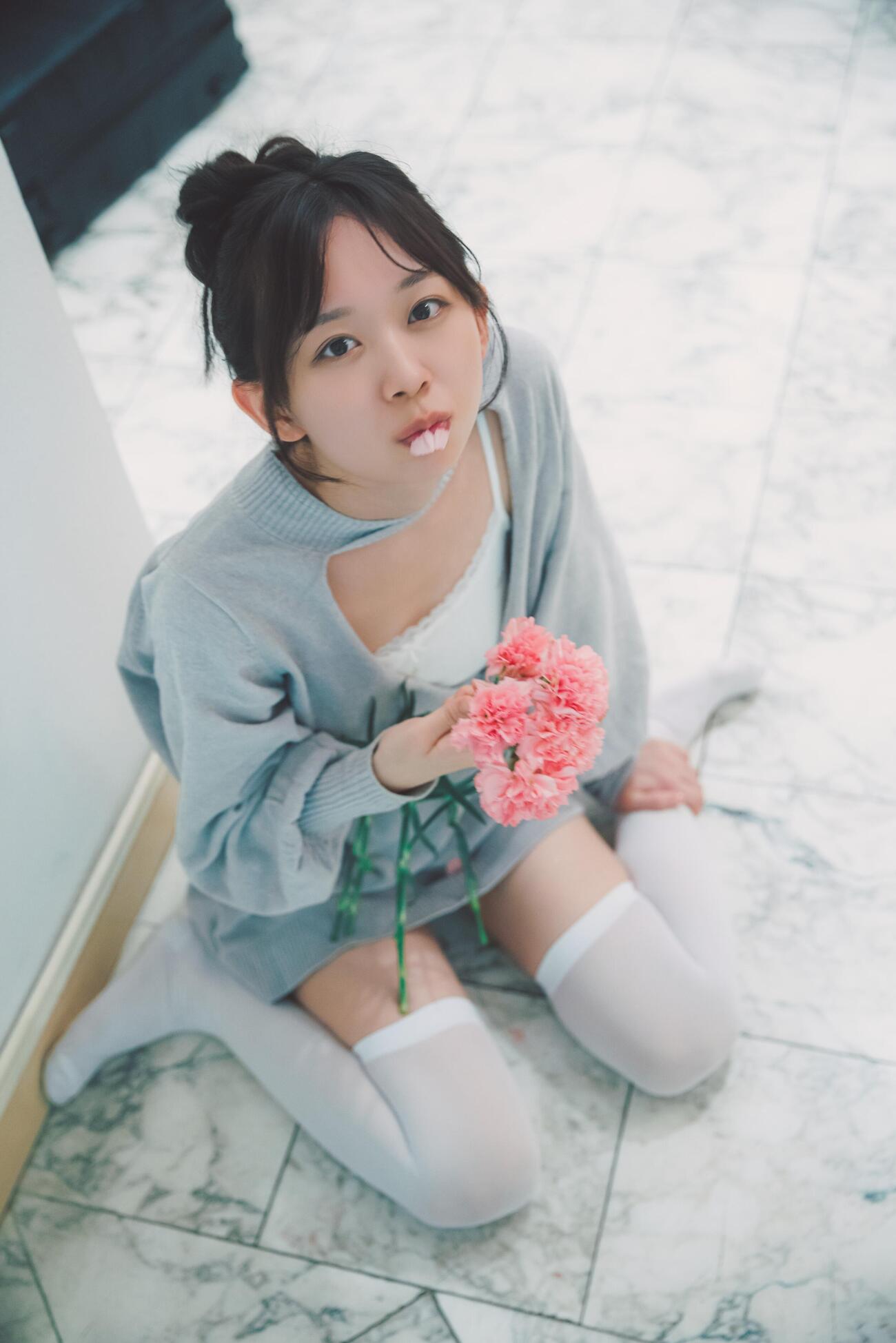 松田美里の写真集「想いごと」から