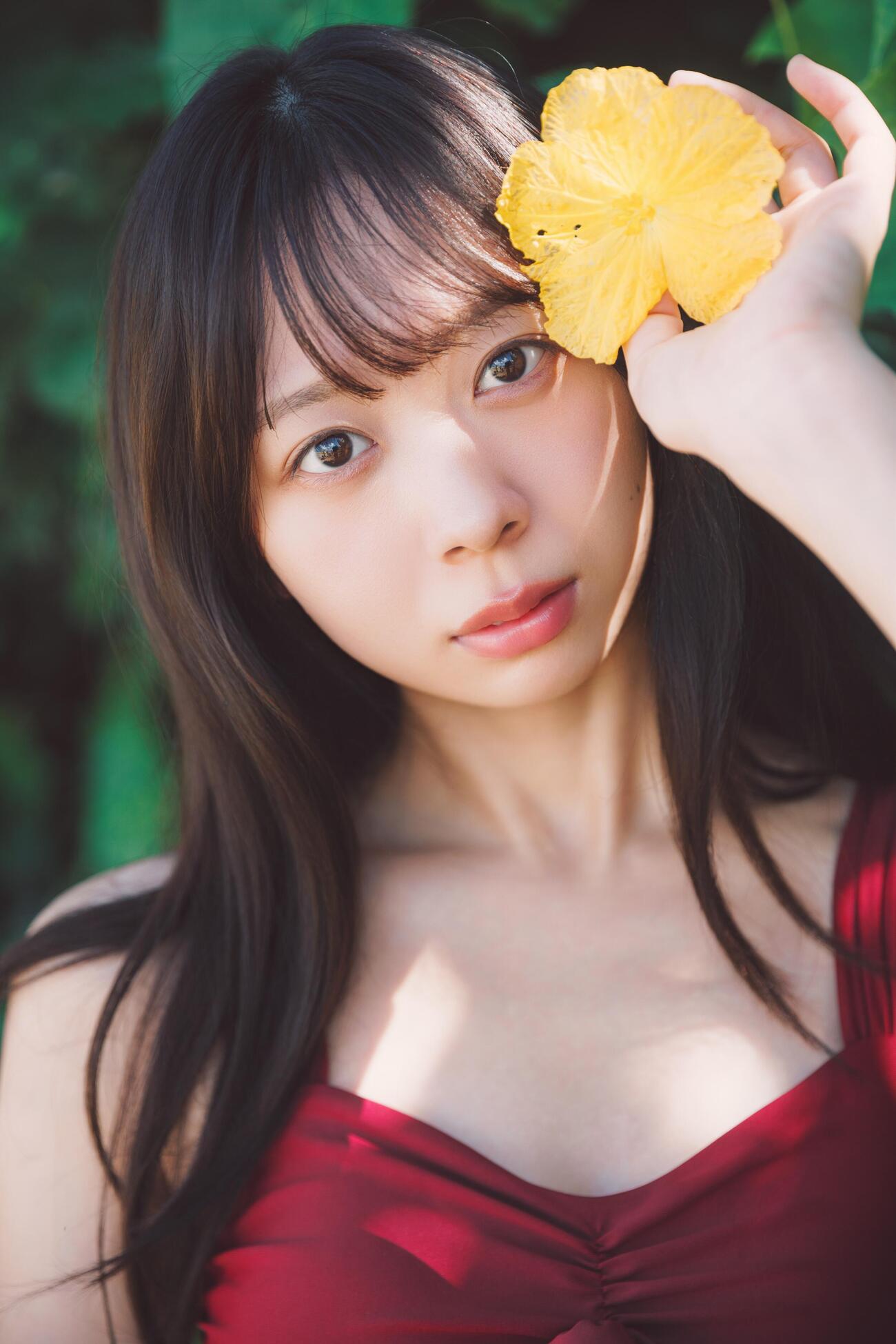 松田美里の写真集「想いごと」から