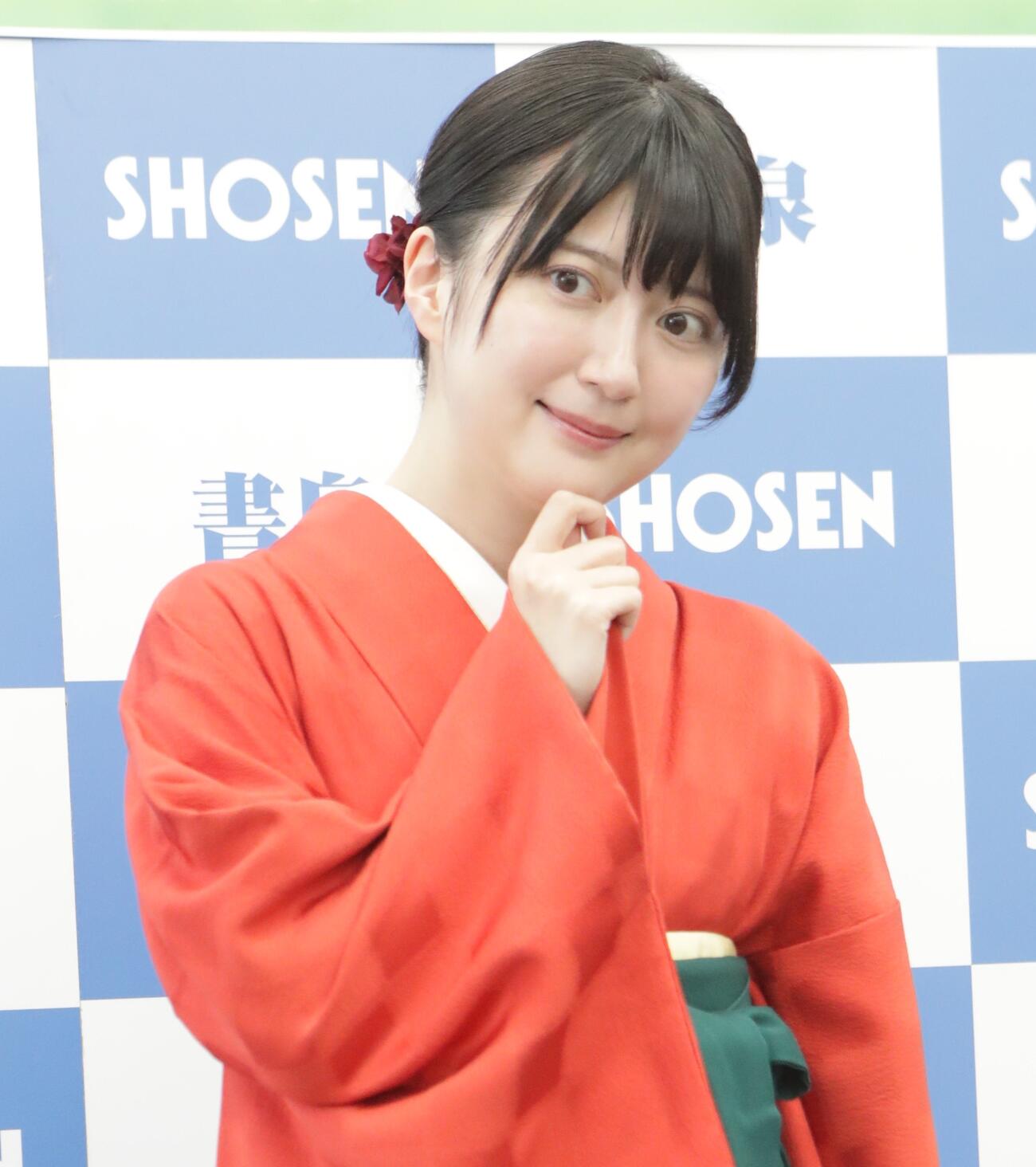 ファースト・トレカ発売記念イベントに登場する香川愛生女流四段