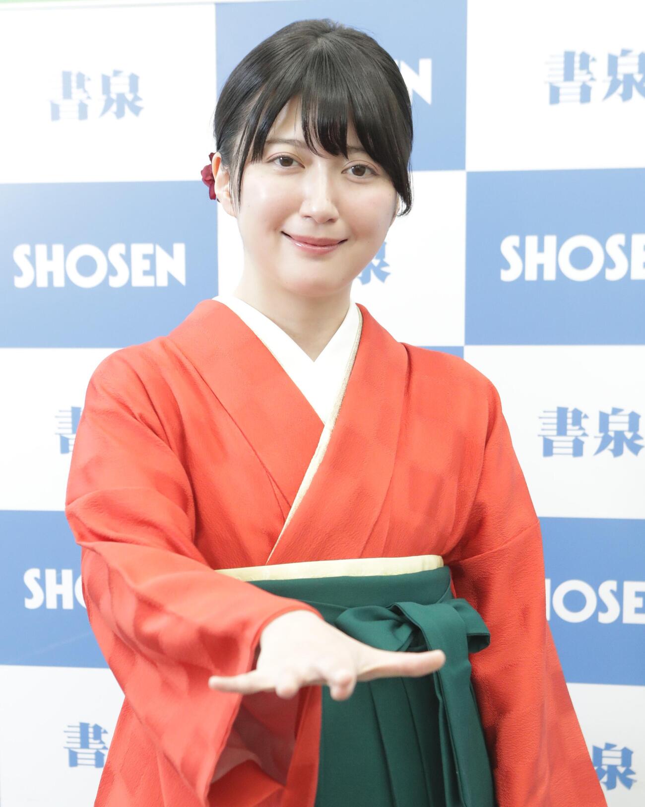 ファースト・トレカ発売記念イベントに登場する香川愛生女流四段
