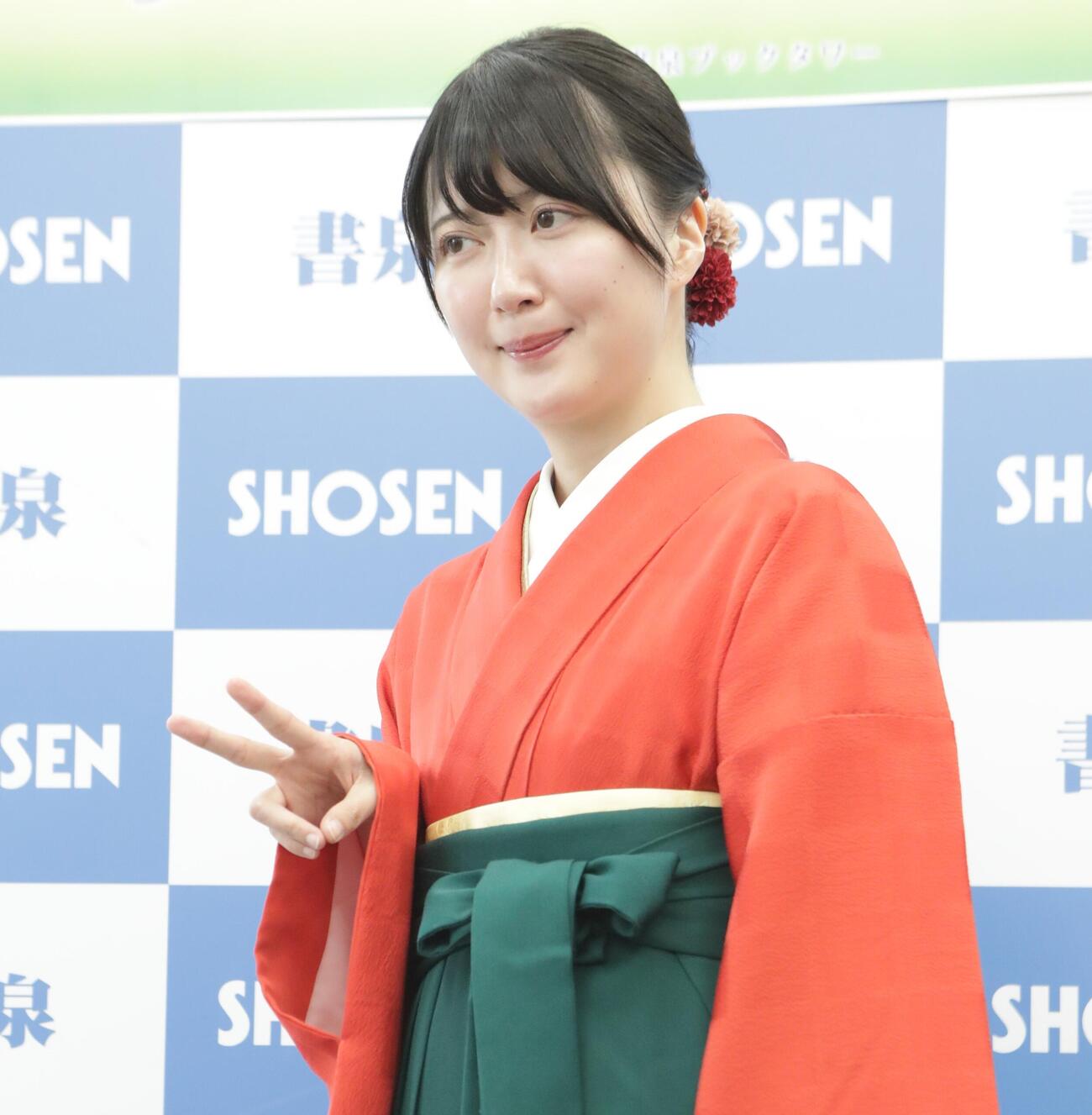 ファースト・トレカ発売記念イベントに登場する香川愛生女流四段