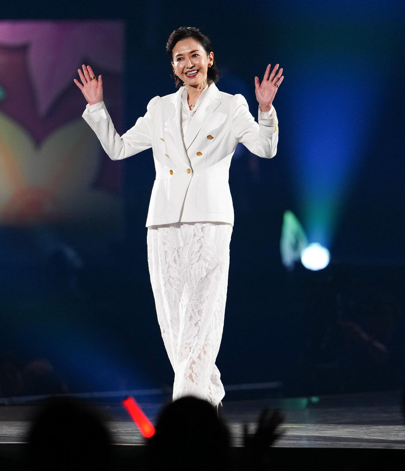 「JJ50thAnniversaryFest2026」でランウェイを歩く賀来千香子（撮影・鈴木みどり）