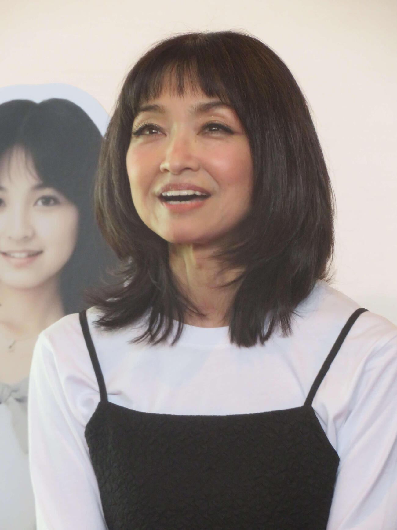 コンサート前、取材に応じる石川ひとみ（撮影・川田和博）