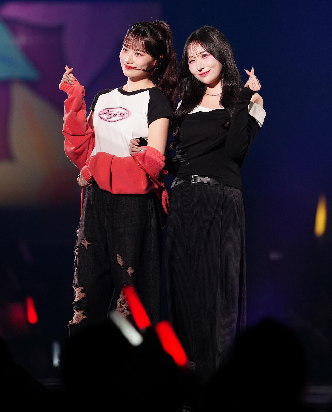 「JJ50thAnniversaryFest2026」でランウェイを歩くCANDY TUNEの立花琴未（左）と小川奈々子（撮影・鈴木みどり）