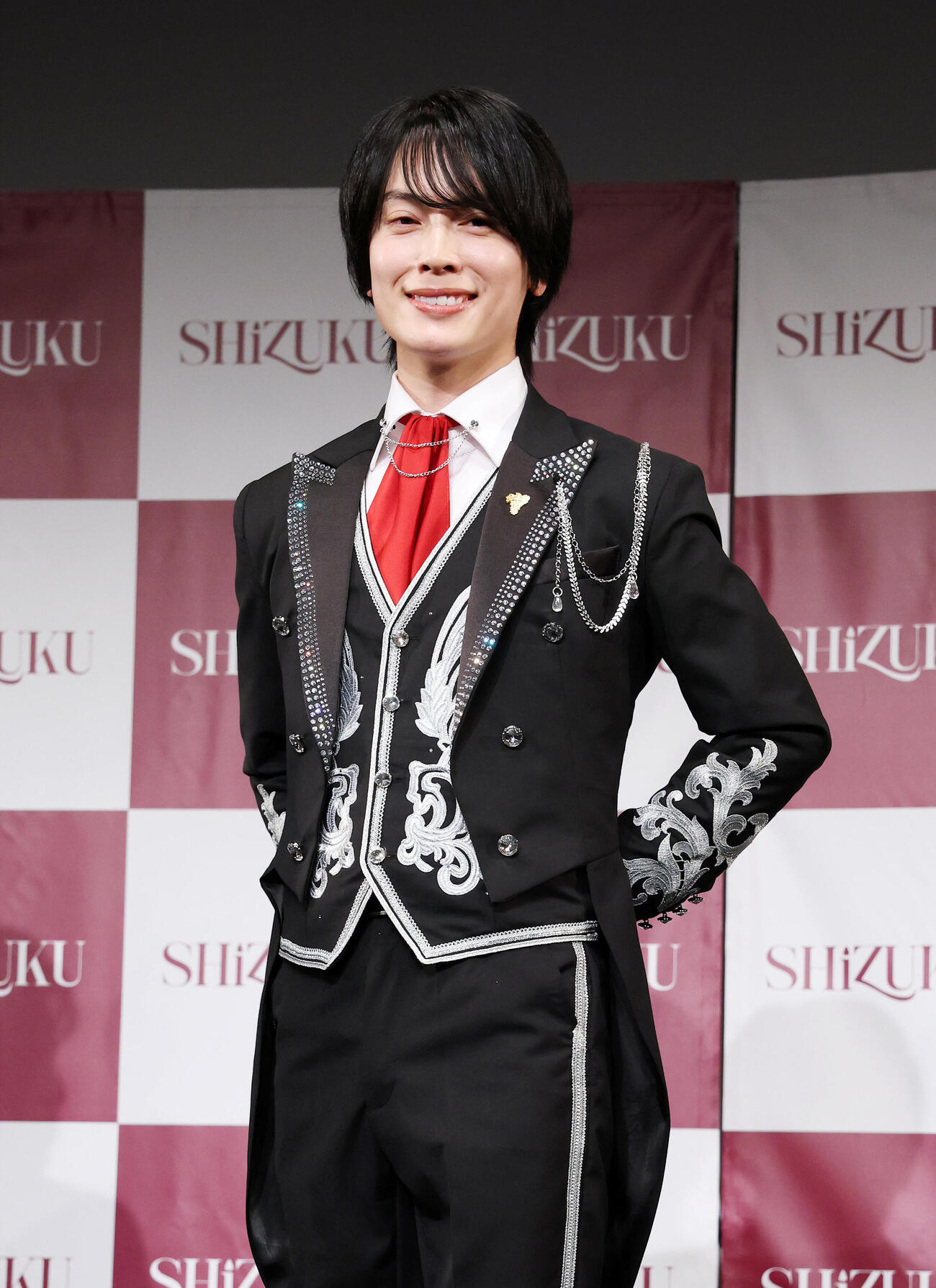「SHiZUKU」お披露目会に臨む石田ピノ知之（撮影・鈴木正人）
