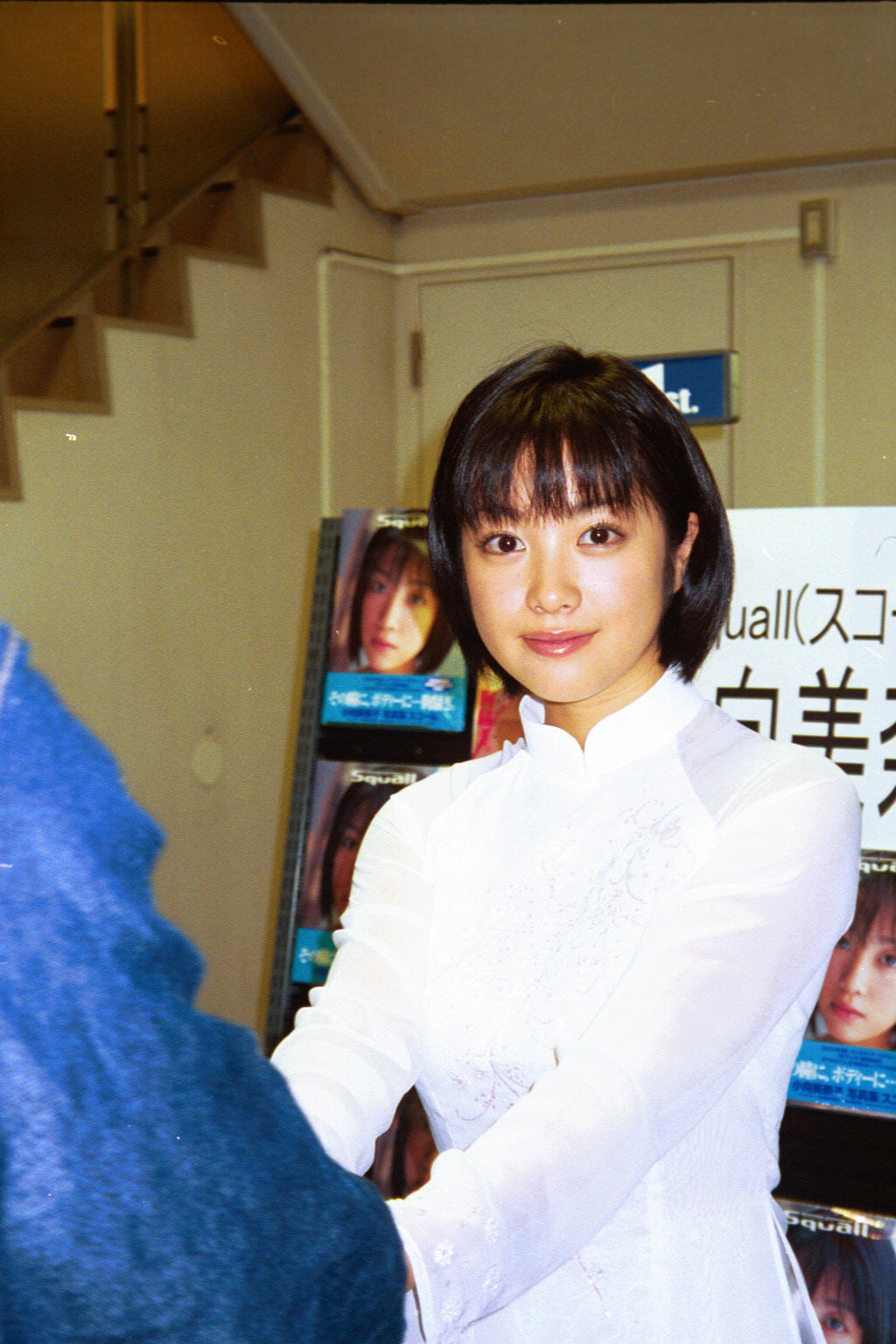 写真集「Squall」発売イベントでの小向美奈子（2001年5月撮影）