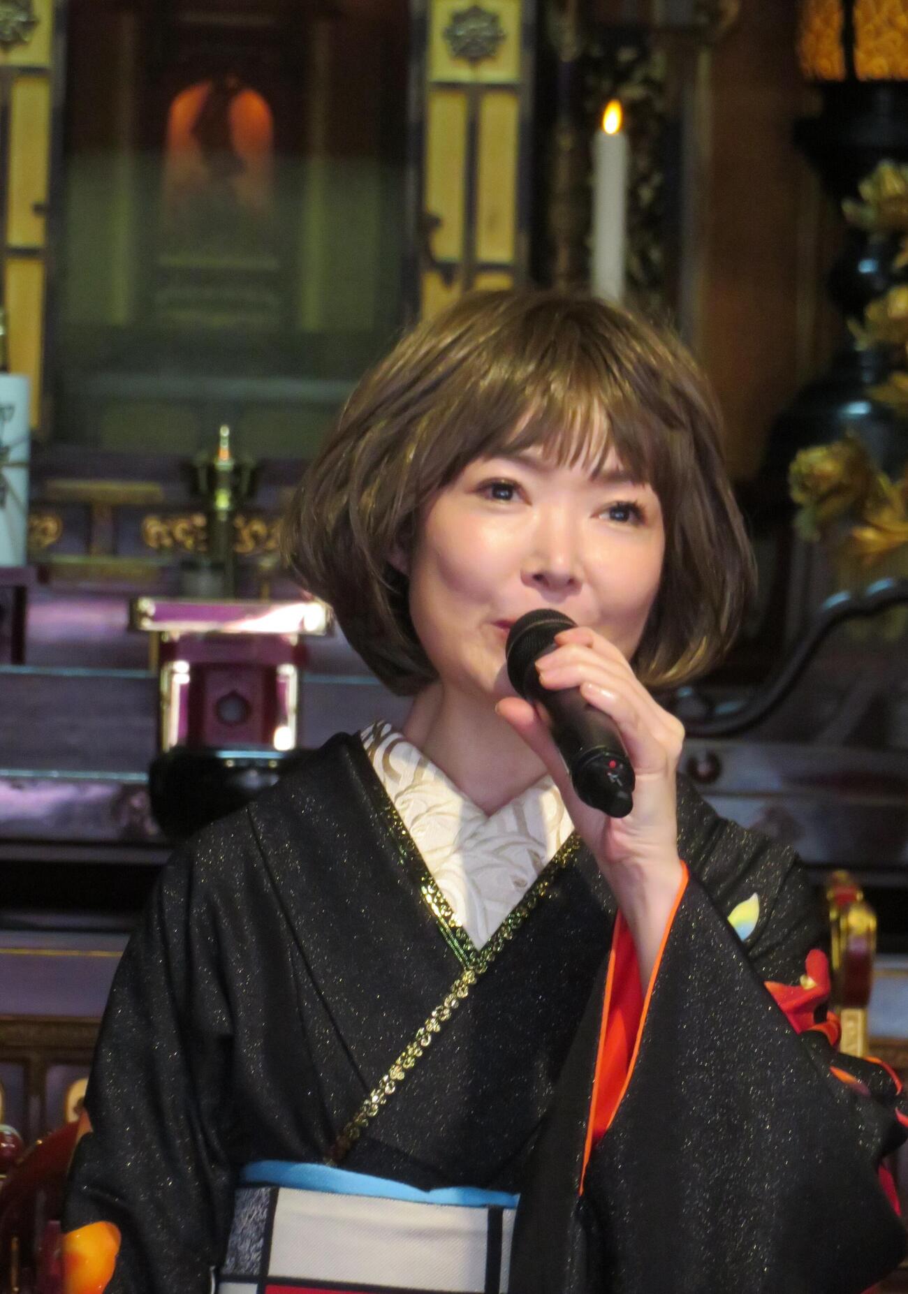 35周年記念曲「いのち陽炎」のヒット祈願を行った田川寿美