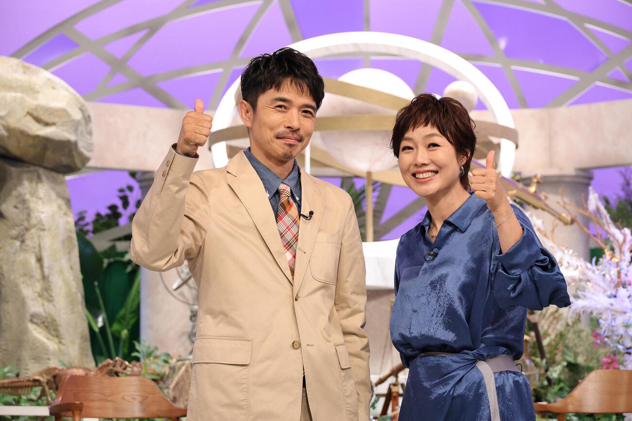 「有働イノッチの探険！世界遺産」のMCを務める井ノ原快彦（左）と有働由美子
