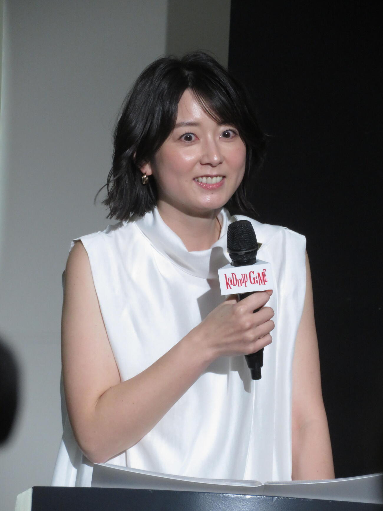 「海外共同製作プロジェクト発表会＆10月期連続ドラマ制作発表」で司会を務めたディストリビューション部の秋元優里さん