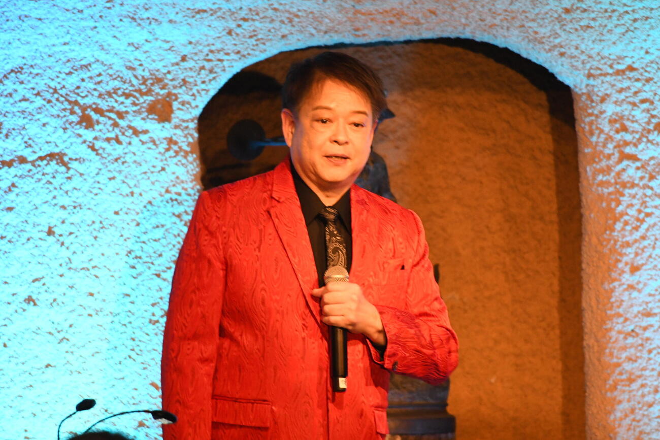 デビュー曲「おとこ人生夢街道」発表パーティーに参加した滝あつし