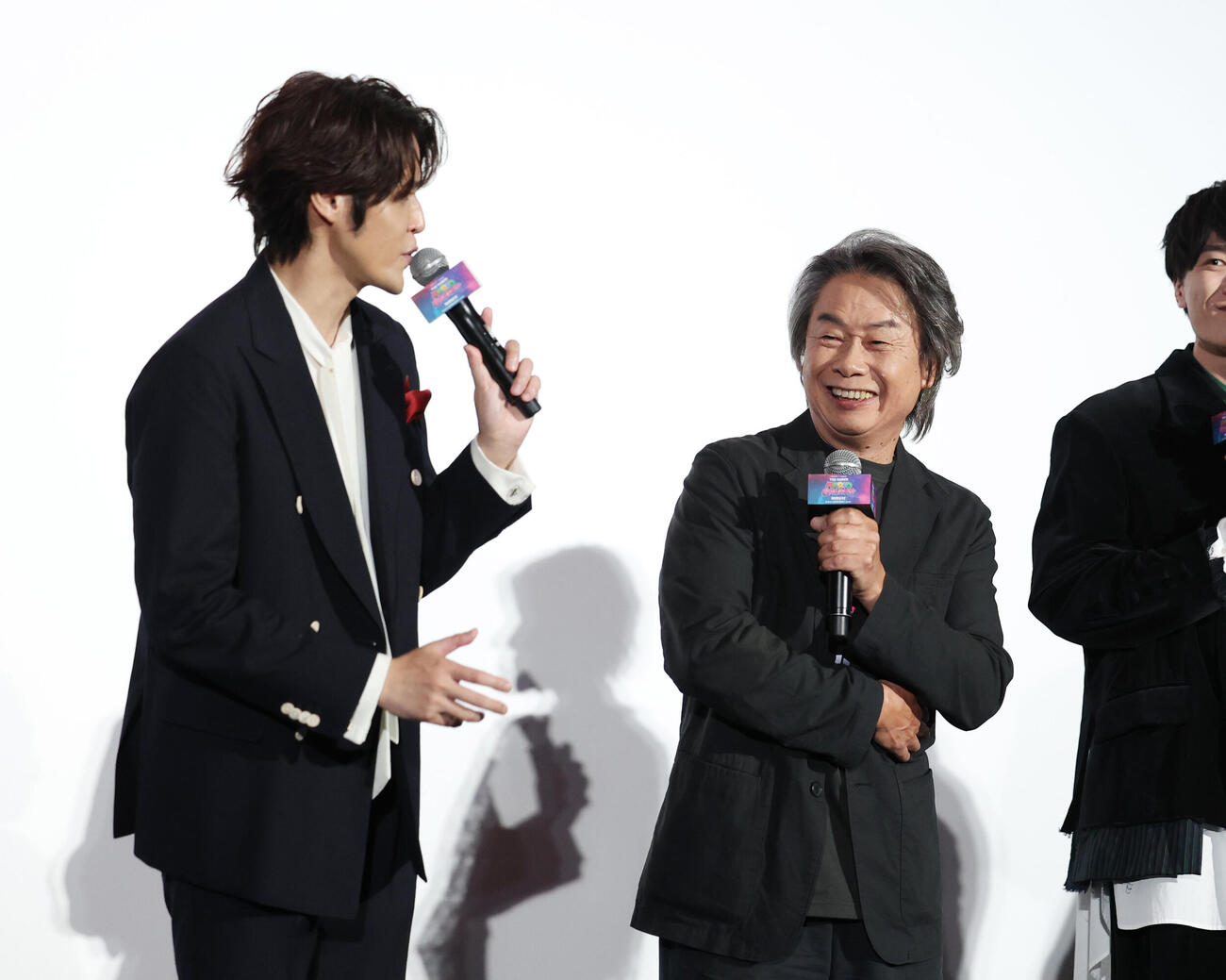 ジャパンプレミア試写に登壇し話をする宮野真守（左）と宮本茂プロデューサー　（撮影・増田悦実）