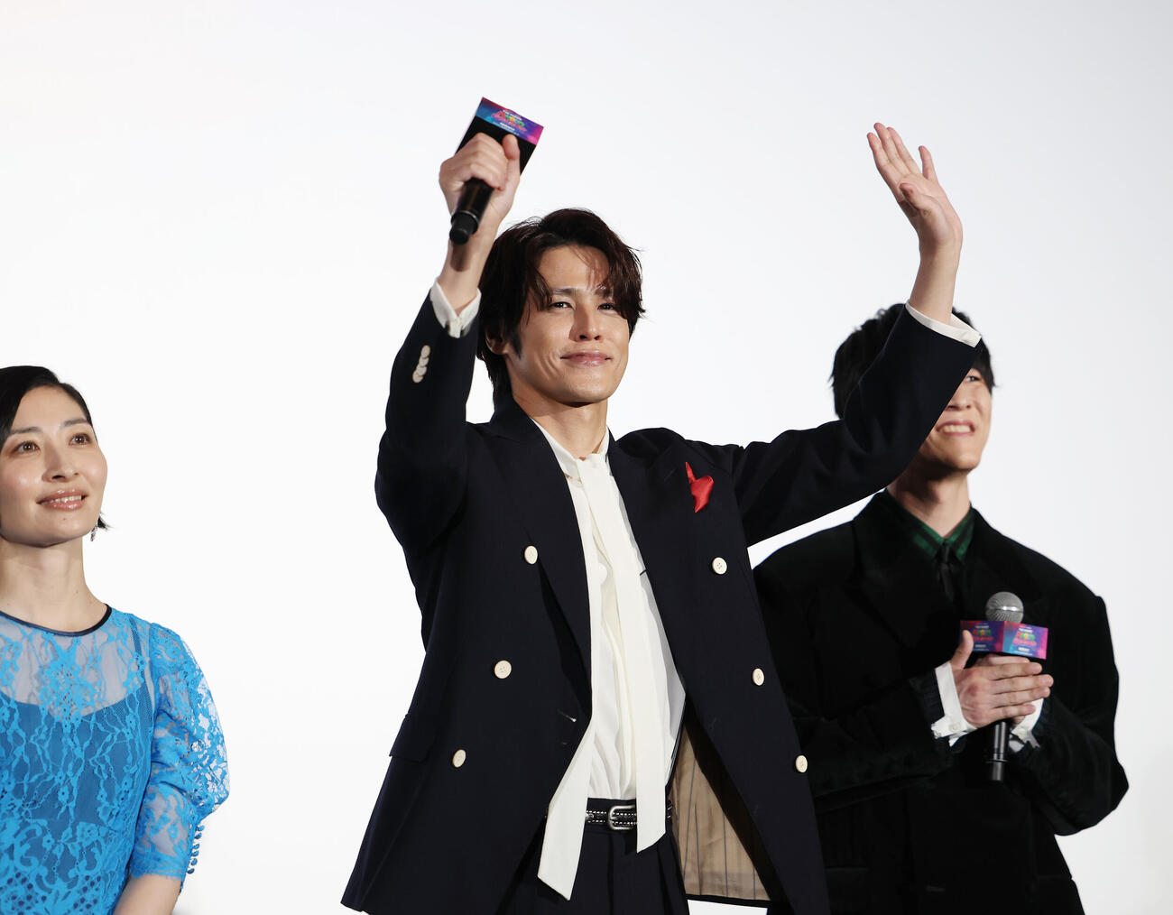ジャパンプレミア試写に登壇しあいさつをする宮野真守　（撮影・増田悦実）