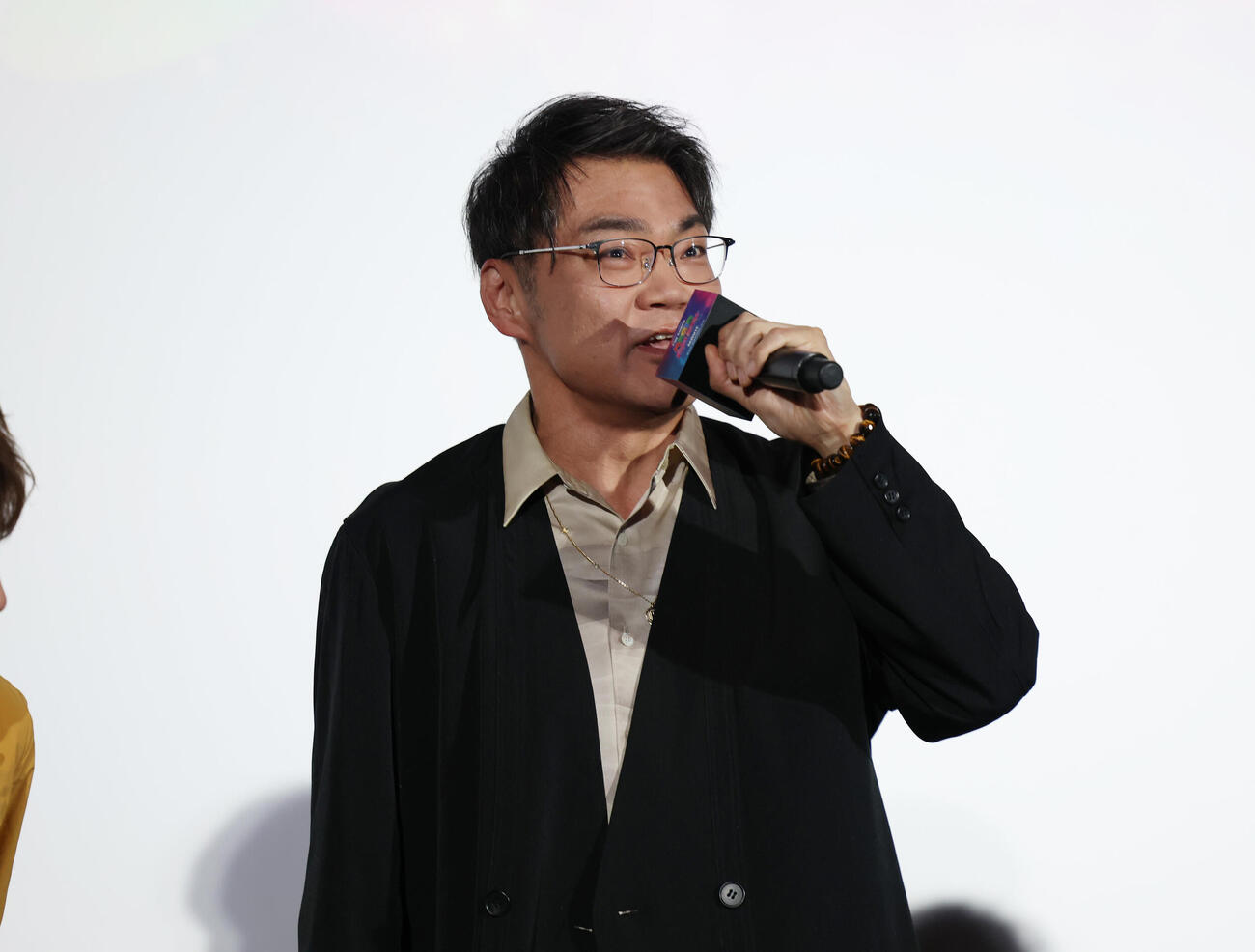 ジャパンプレミア試写に登壇しあいさつをする三宅健太　（撮影・増田悦実）