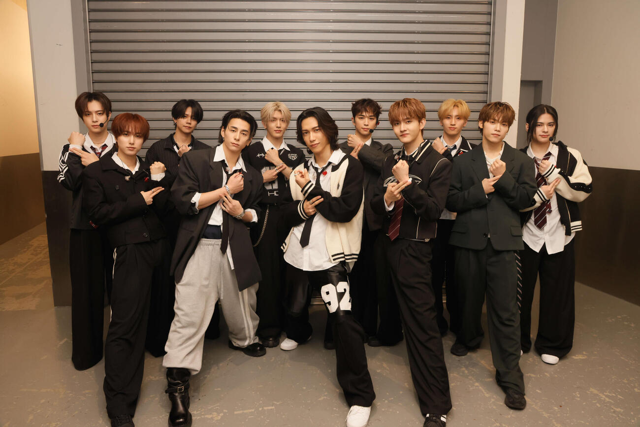 8TH SINGLE「PULSE」リリース記念イベントを開催したINI。前列左から尾崎匠海、西洸人、池﨑理人、田島将吾、木村柾哉、後列左から佐野雄大、藤牧京介、髙塚 大夢大夢、後藤威尊、許豊凡、松田迅（C）LAPONE ENTERTAINMENT