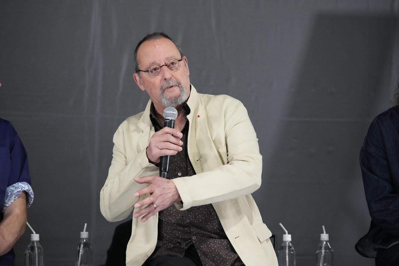 ソロパフォーマンス「らくだ」の記者懇談会に臨むジャン・レノ（撮影・小沢裕）