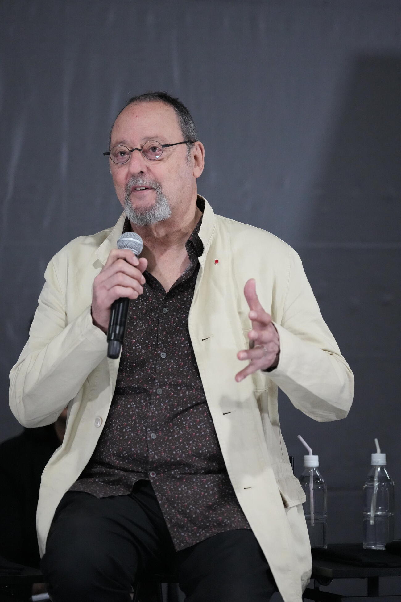 ソロパフォーマンス「らくだ」の記者懇談会に臨むジャン・レノ（撮影・小沢裕）