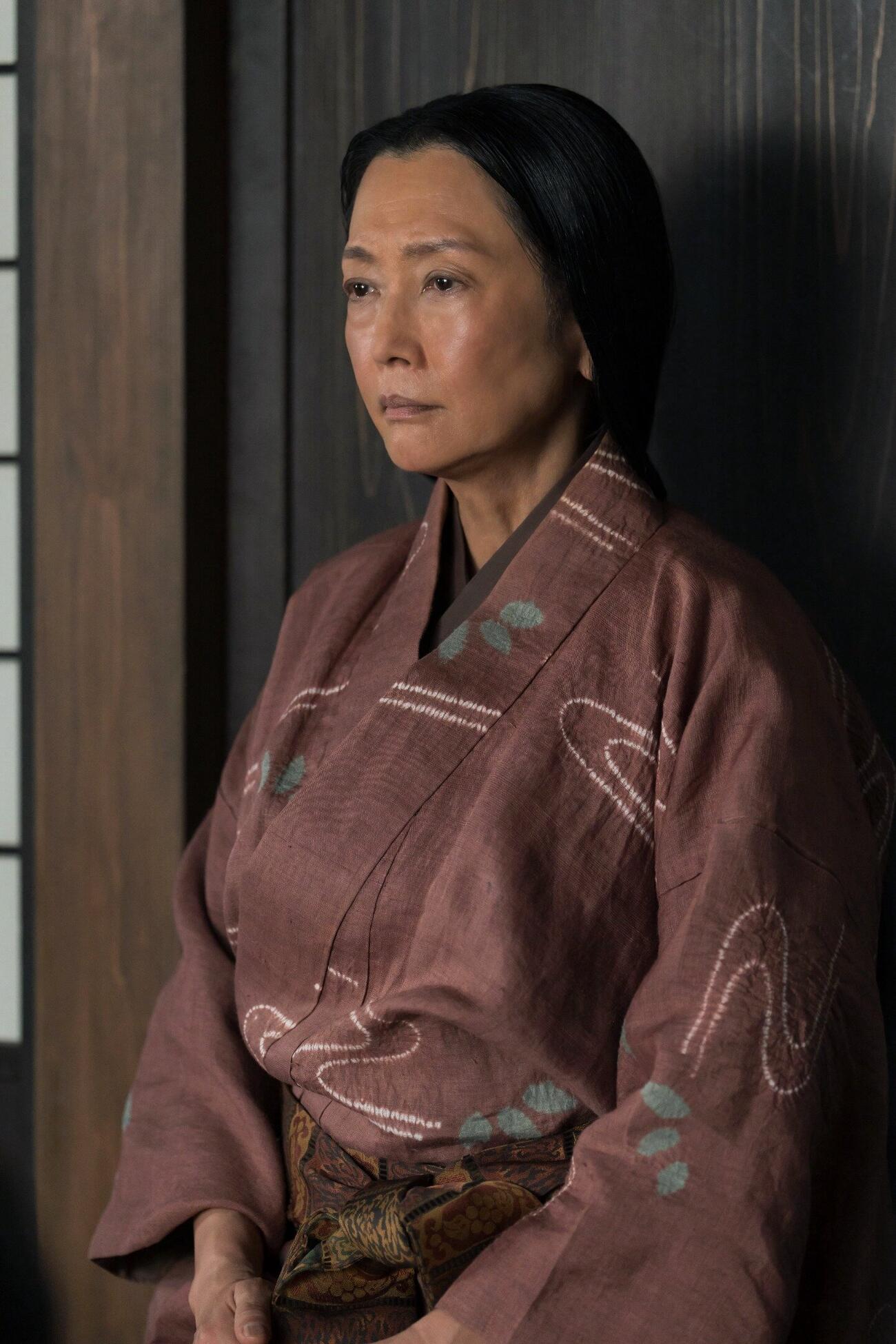 堀池絹役の麻生祐未