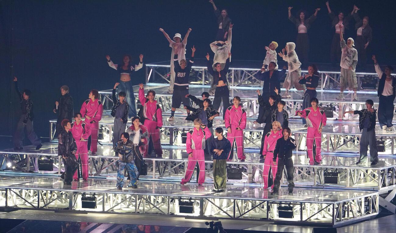 toHEROes～TOBE 3rd Super Live～　華麗なパフォーマンスでファンを魅了する出演者たち（撮影・森本幸一）＝2026年4月20日バンテリンドームナゴヤ