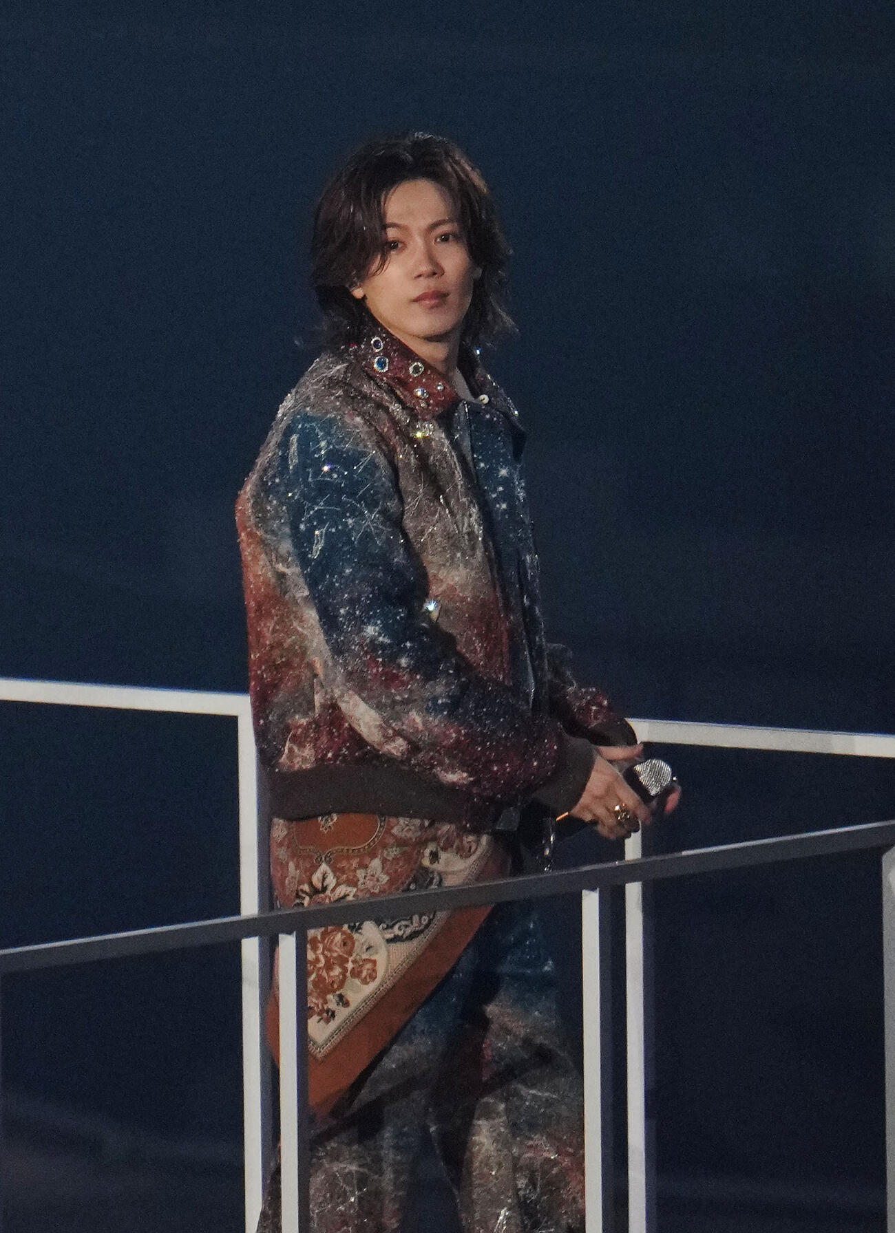 toHEROes～TOBE 3rd Super Live～　ファンの声援に応えるNumber＿iの神宮寺勇太（撮影・森本幸一）＝2026年4月20日バンテリンドームナゴヤ