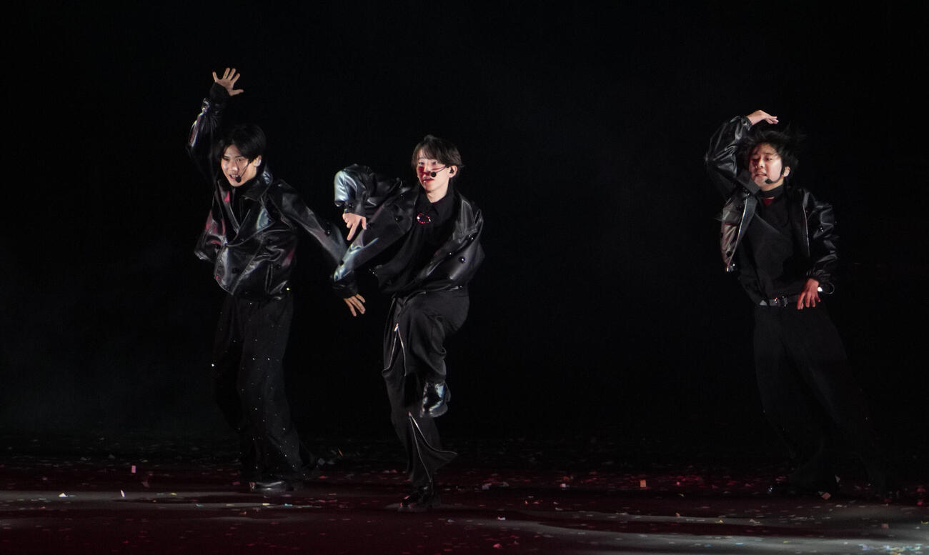 toHEROes～TOBE 3rd Super Live～　お披露目された左から岡本和蕗、赤﨑渚人、新藤琉空（撮影・森本幸一）＝2026年4月20日バンテリンドームナゴヤ
