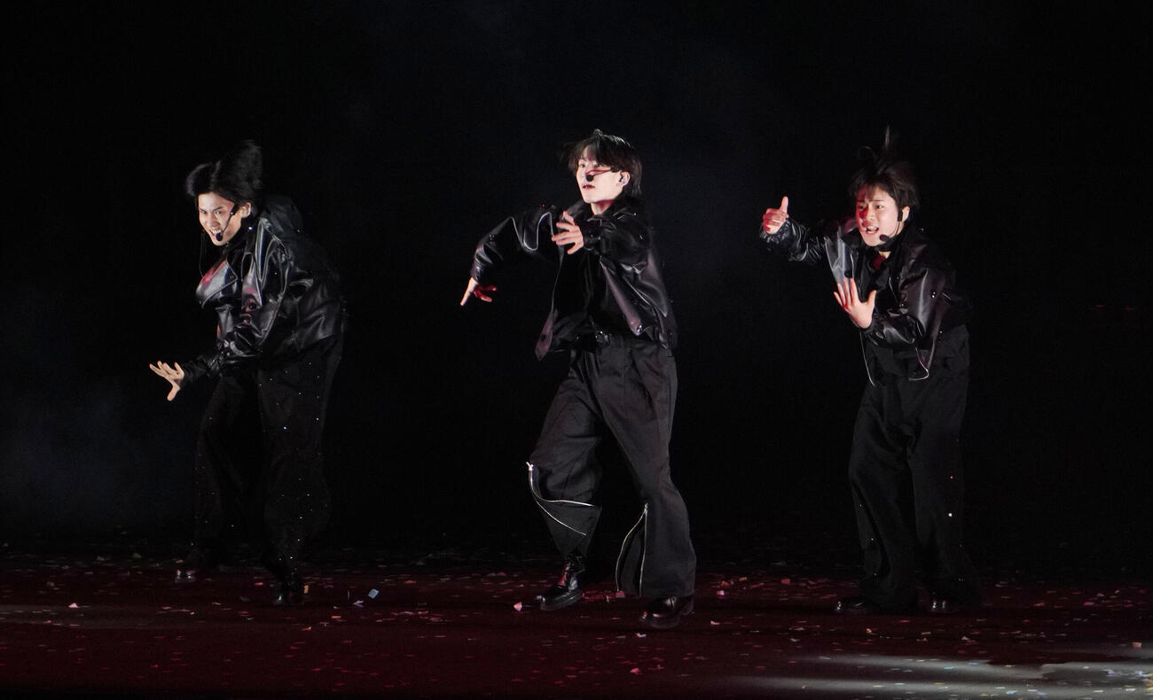toHEROes～TOBE 3rd Super Live～　お披露目された左から岡本和蕗、赤﨑渚人、新藤琉空（撮影・森本幸一）＝2026年4月20日バンテリンドームナゴヤ