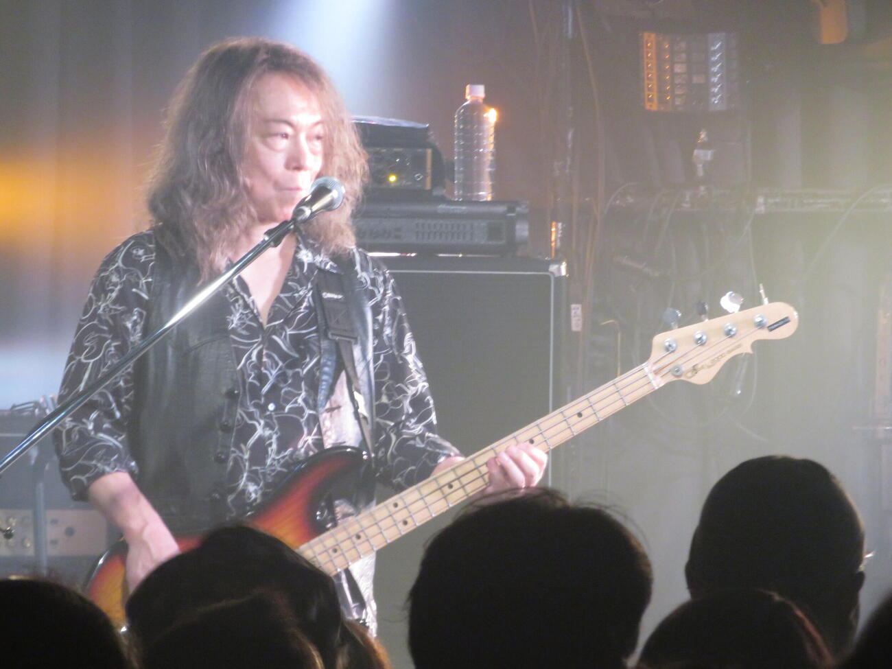 「NoB追悼ライブ」に出演したOSAMU METAL 80'Sの寺沢功一（撮影・川田和博）