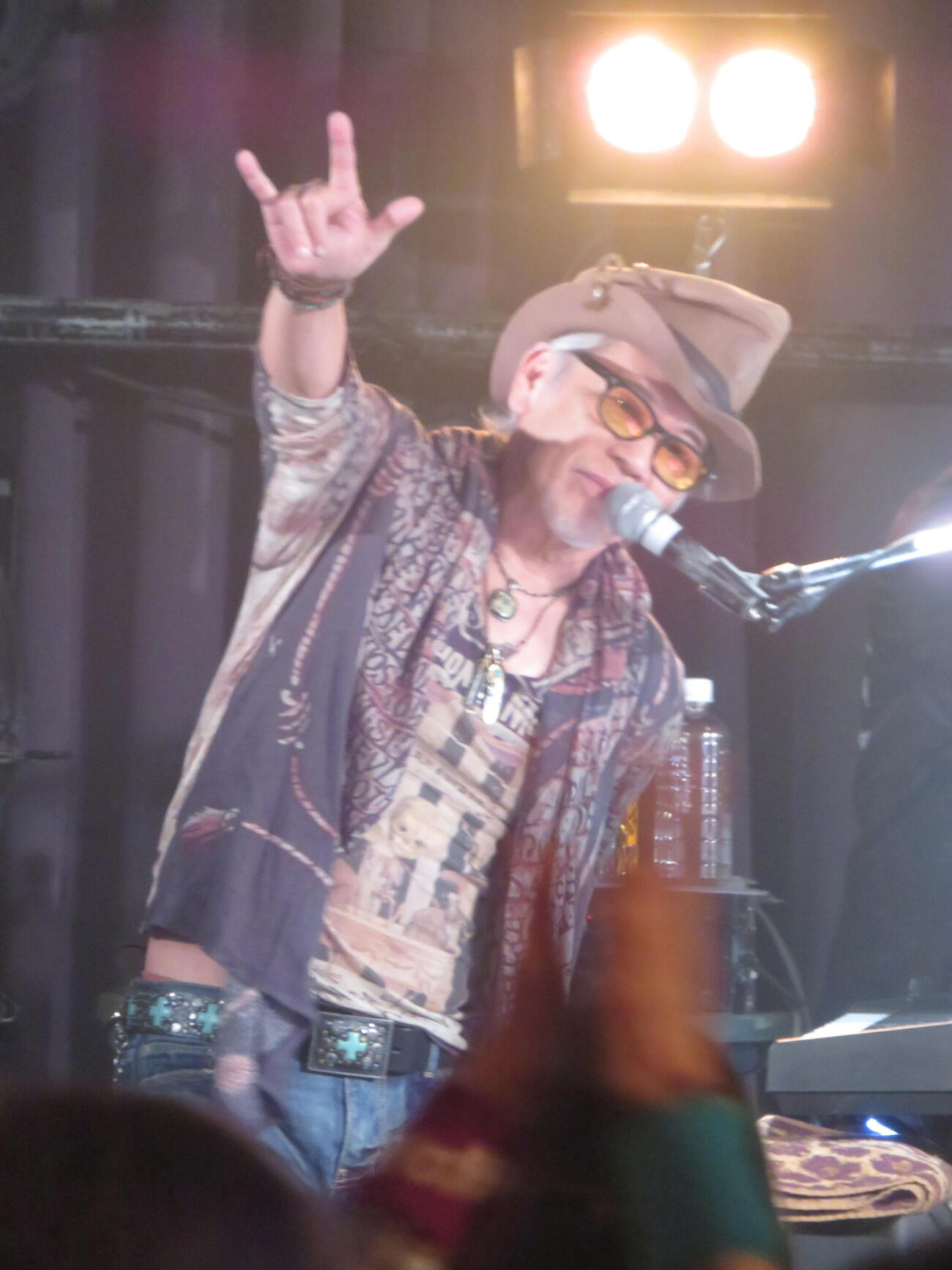 「NoB追悼ライブ」に出演したOSAMU METAL 80'Sの河野陽吾（撮影・川田和博）
