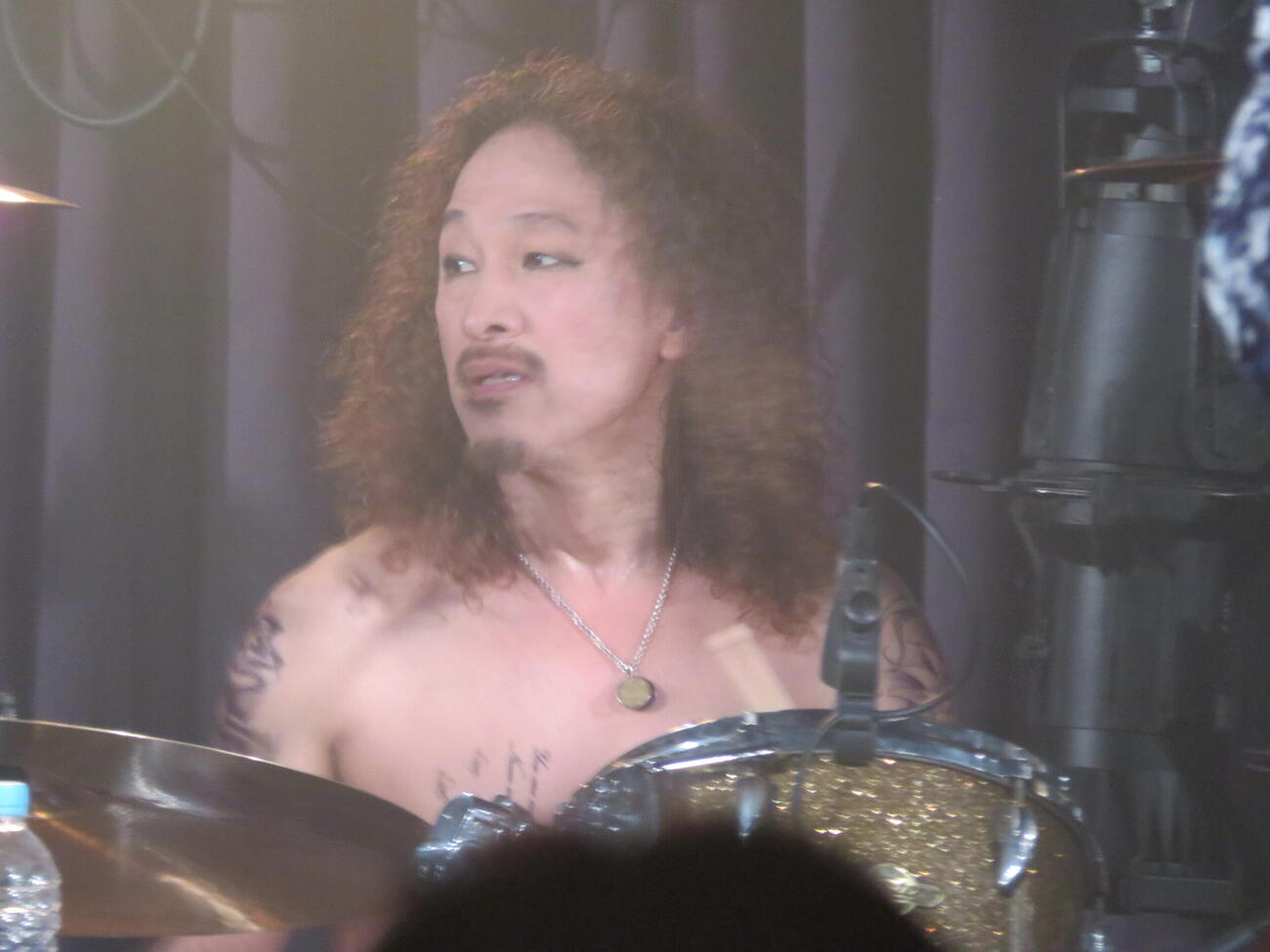 「NoB追悼ライブ」に出演したOSAMU METAL 80'Sの藤井修（撮影・川田和博）