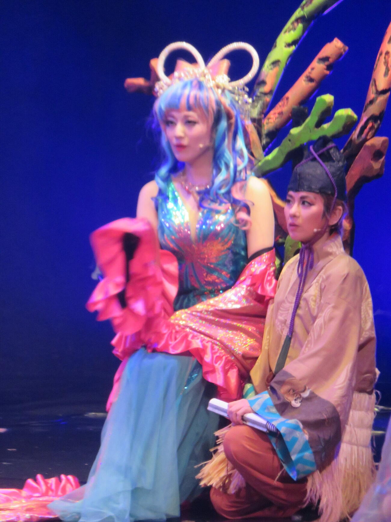 呼華歌劇団の舞台「海神別荘」で乙姫を演じる白須慶子
