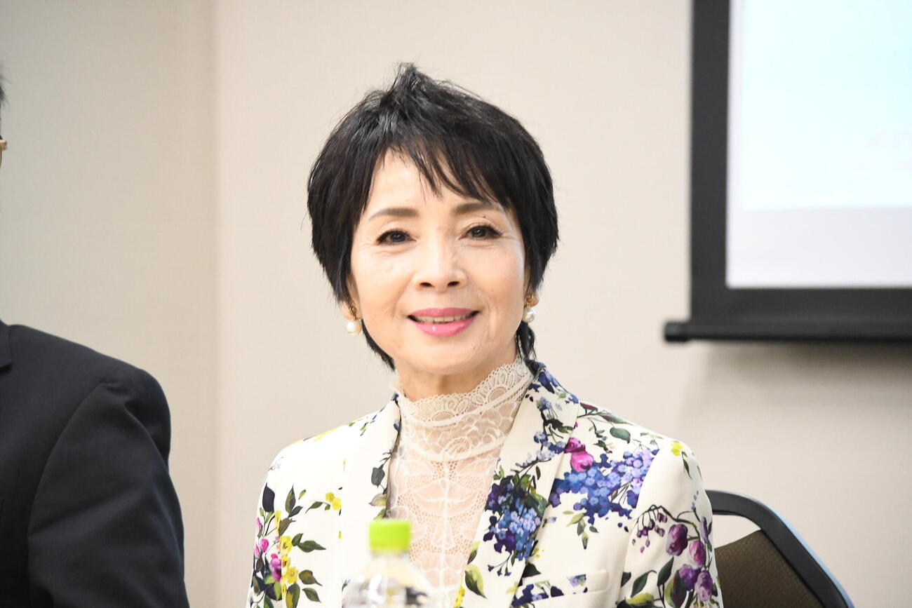 映画「小春日和」の記者会見に出席した由美かおる（撮影・阪口孝志）