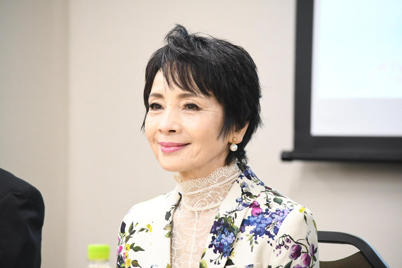 映画「小春日和」の記者会見に出席した由美かおる（撮影・阪口孝志）