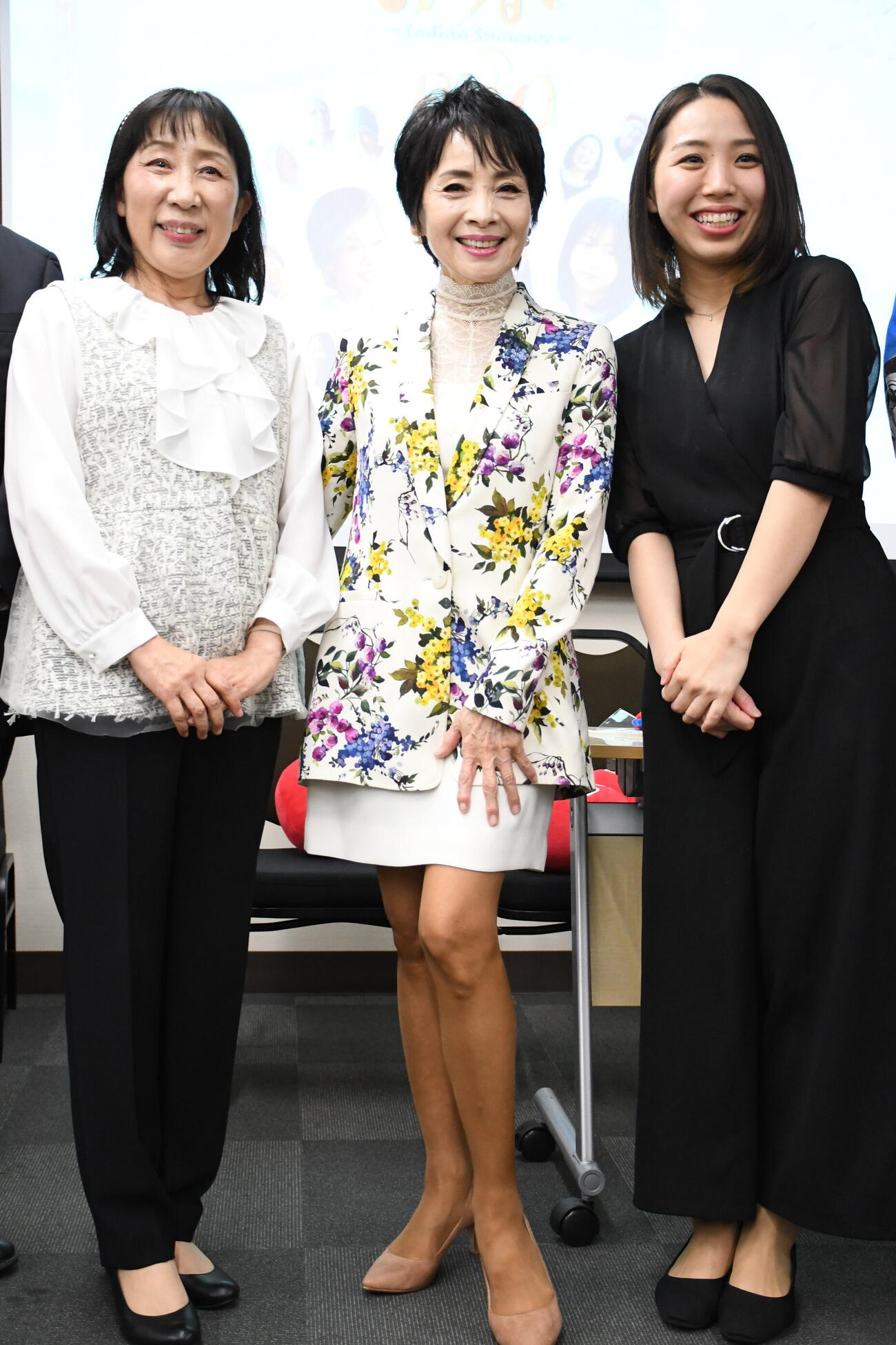 映画「小春日和」の記者会見に出席した、左から、楠部知子、由美かおる、水村美咲（撮影・阪口孝志）