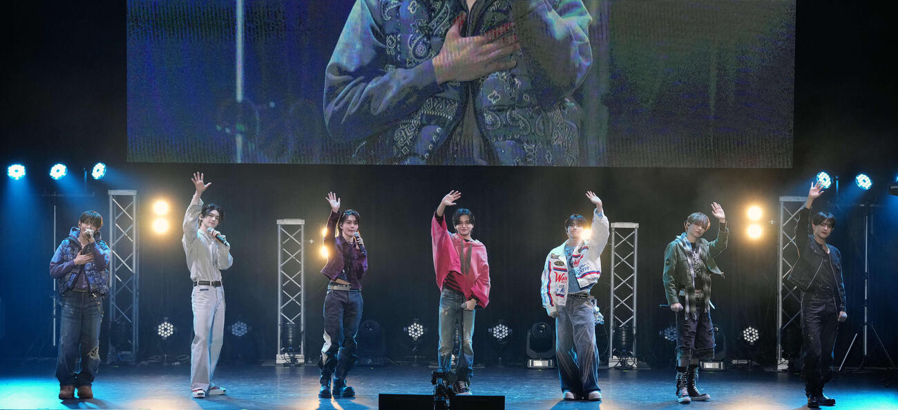 ライブパフォーマンスを披露するaoen（撮影・小島史椰）