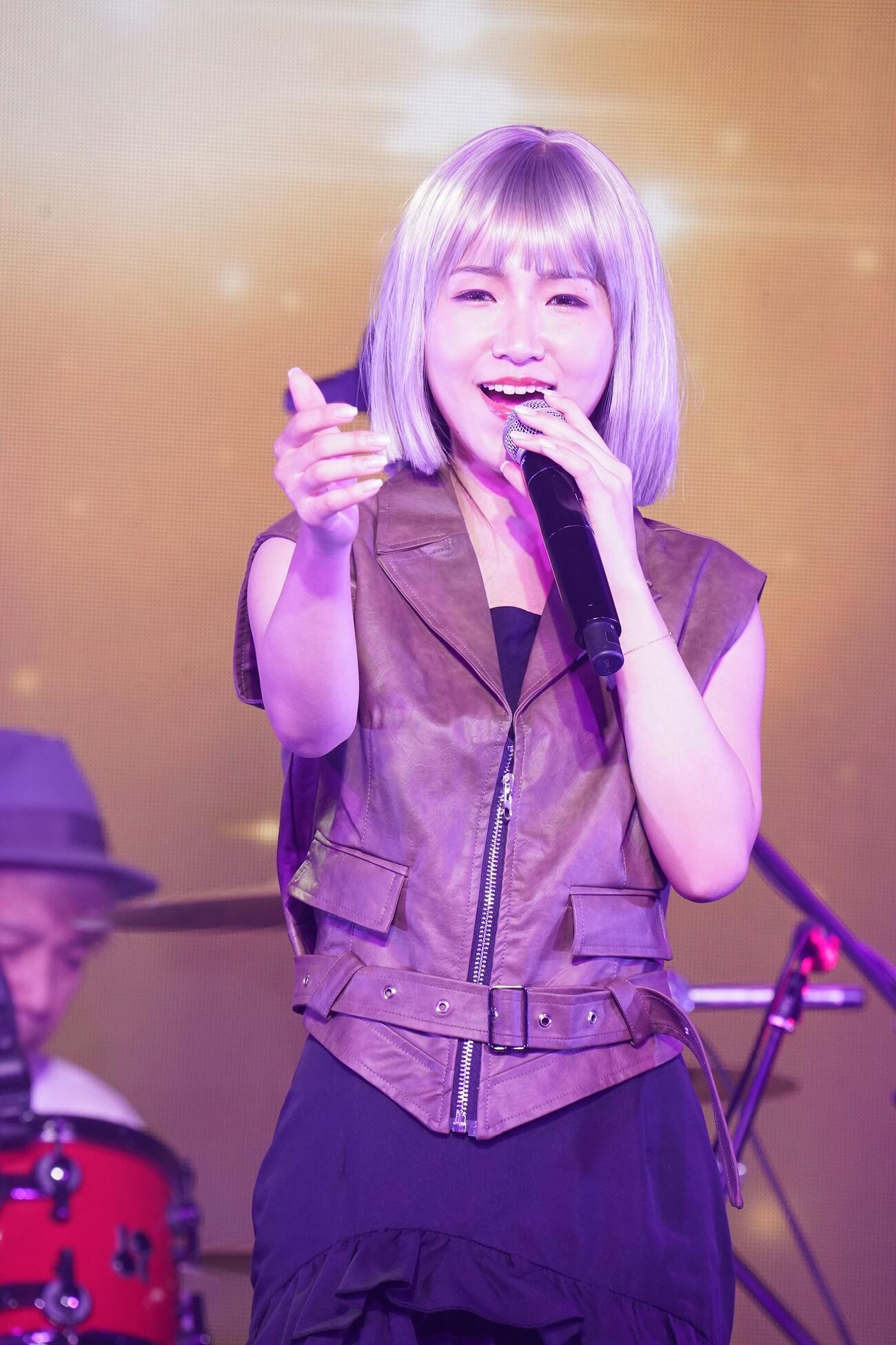 「田中とジョージのみんな来てよLIVE！～憲ちゃんもくるよね？～vol.2」で歌う田中あいみ