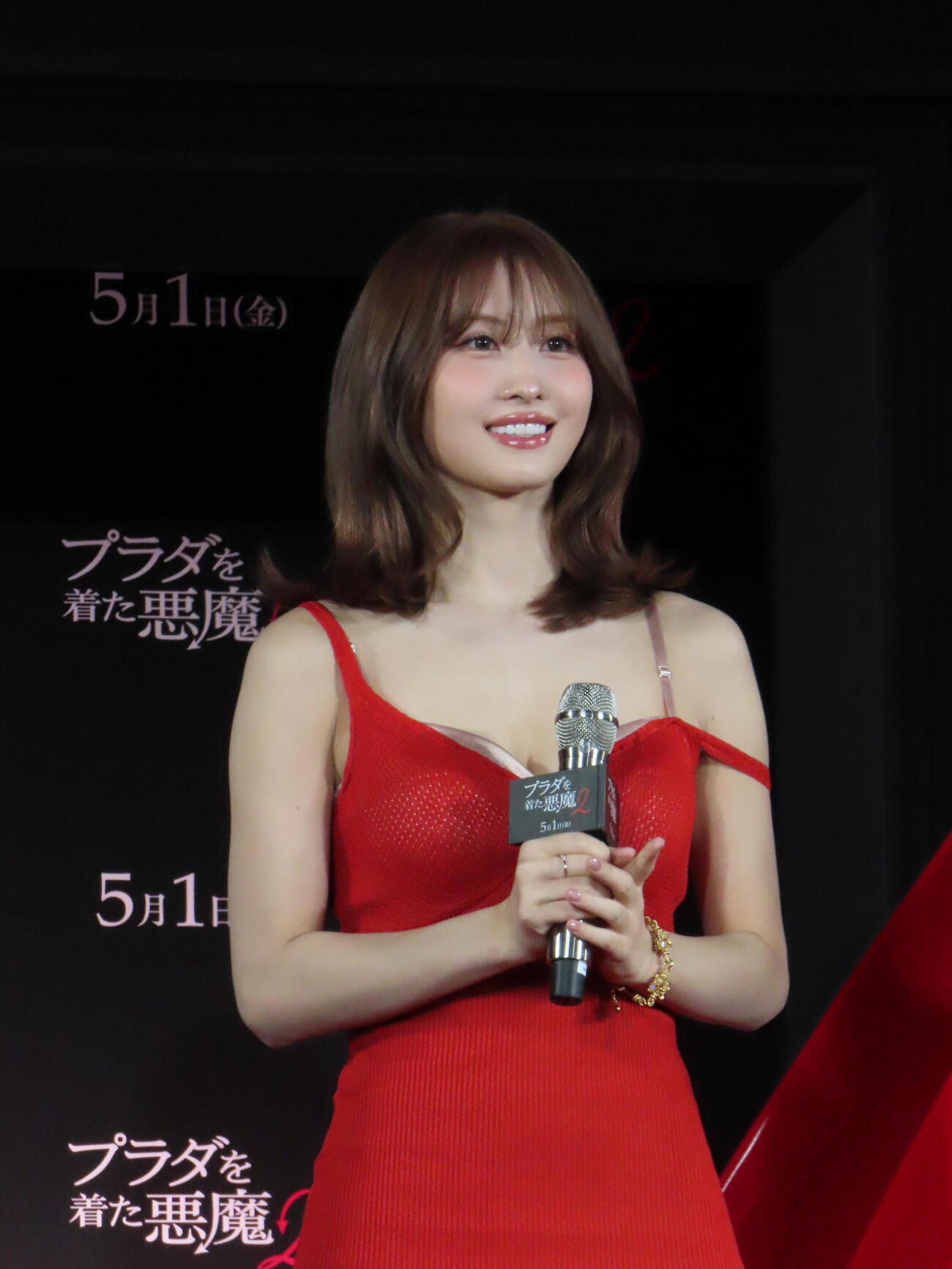 映画「プラダを着た悪魔2」ジャパンプレミアに登場したTWICEのMOMO