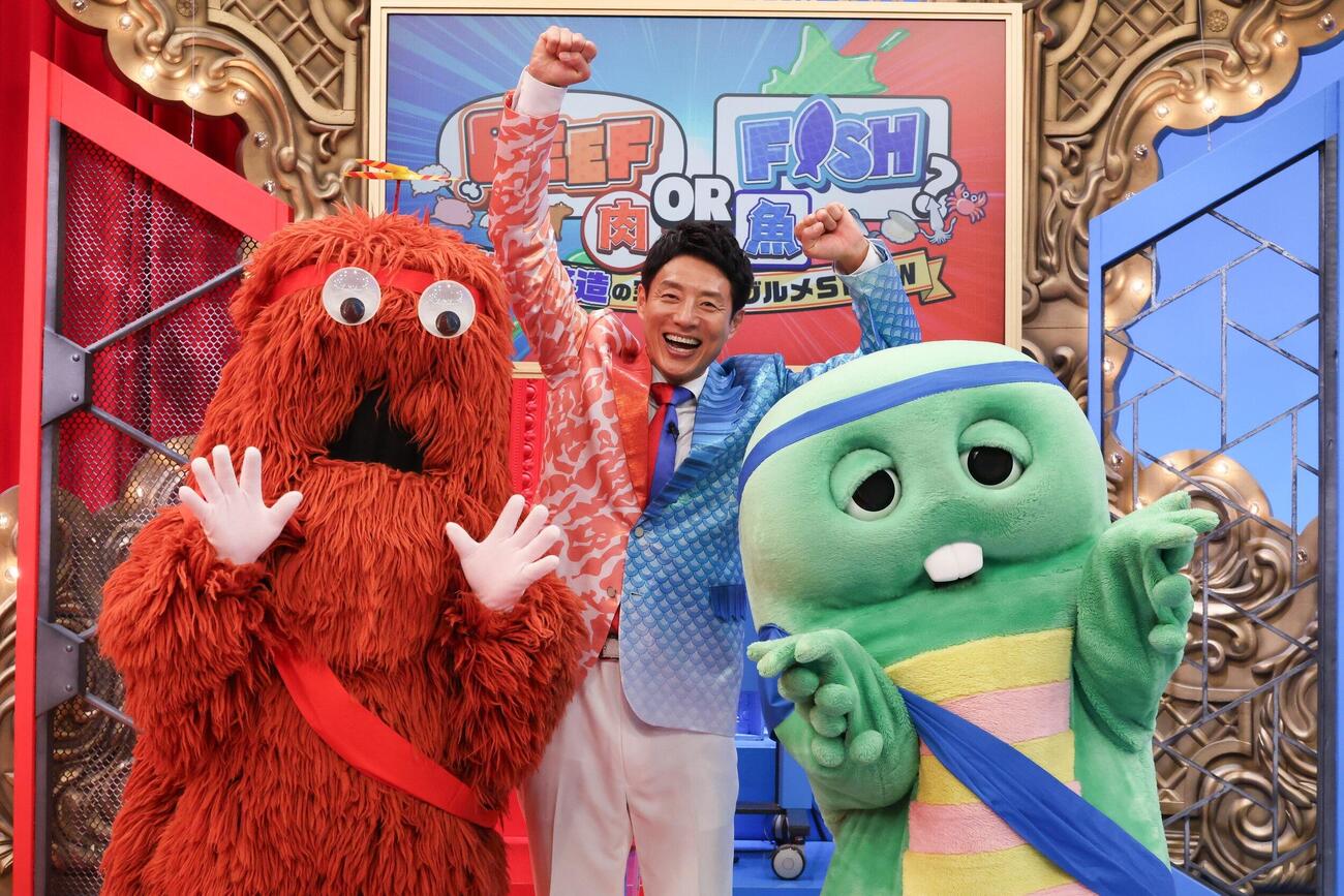 BEEF or FISH？－松岡修造の究極の2択グルメSHOW－に出演する、左からムック、松岡修造、ガチャピン
