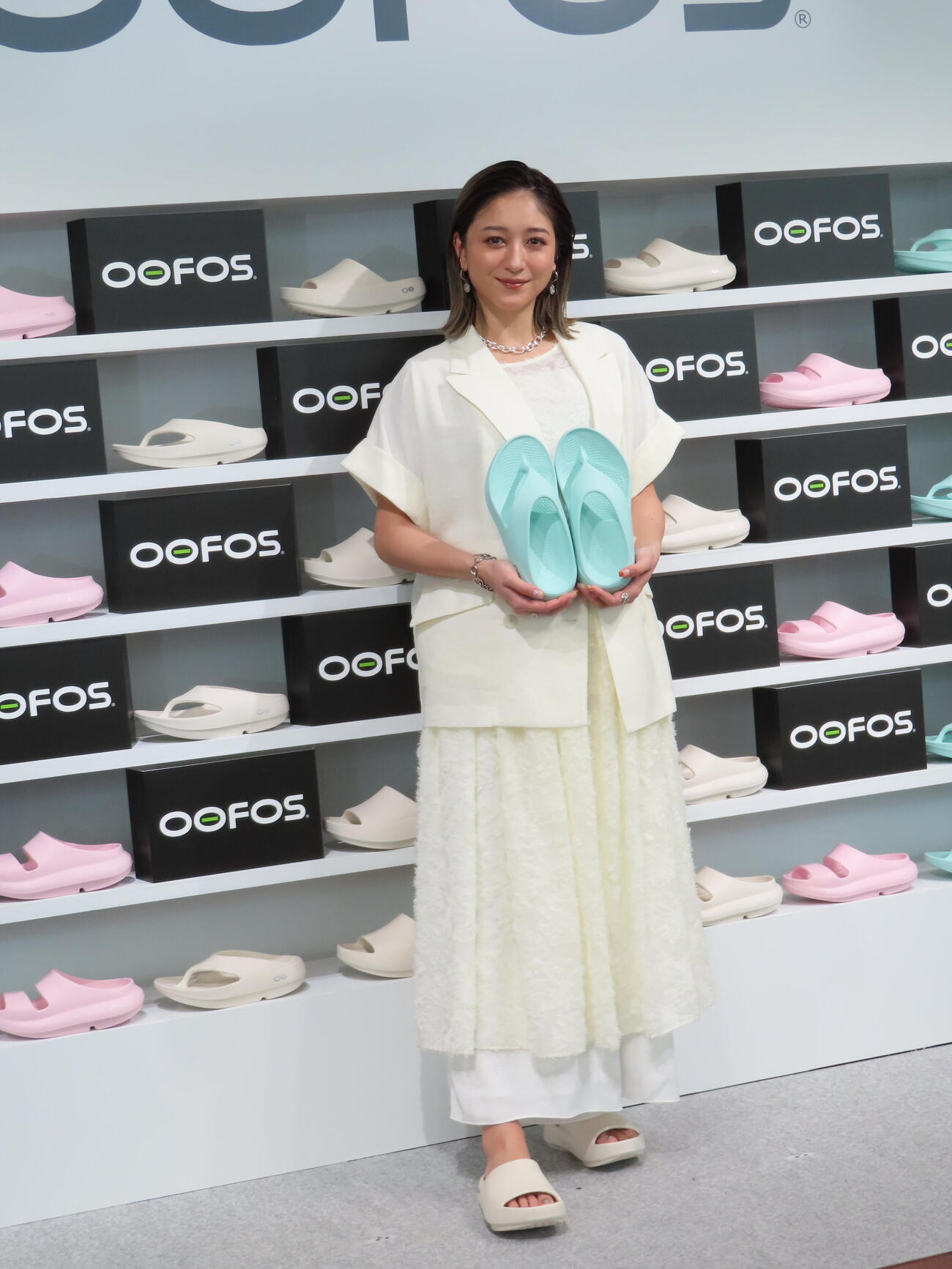 OOFOSのポップアップオープニングイベントに登場した池田美優