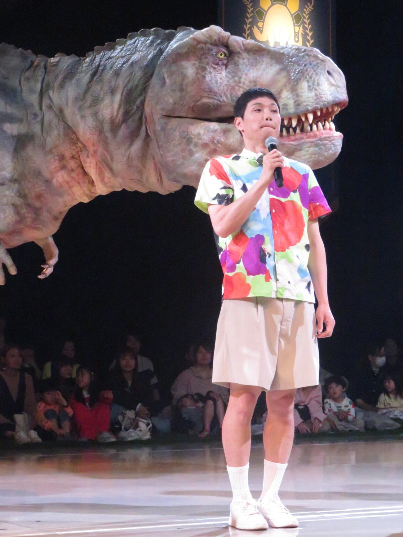 恐竜ライブ「DINO SAFARI」に特別ゲストとして出演したもう中学生