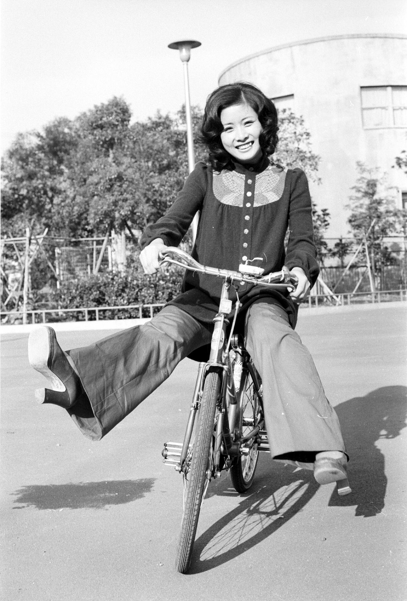 1972年10月、本紙インタビューに答える小柳ルミ子
