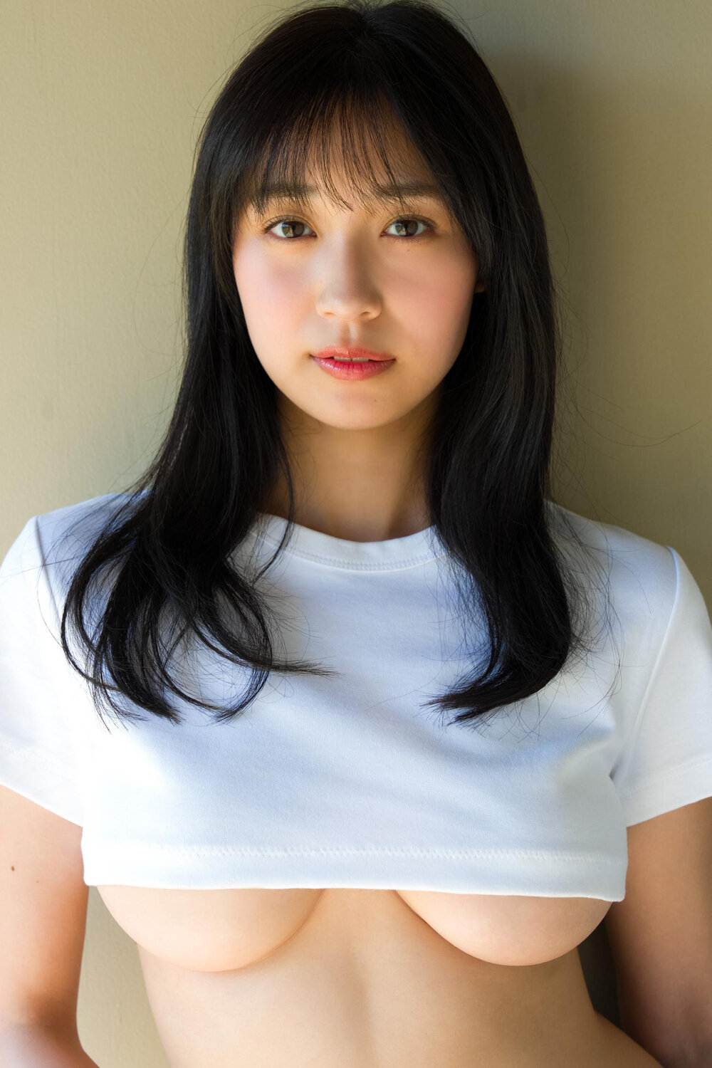 溝端葵のファースト写真集先行カット（C）Takeo Dec.／集英社
