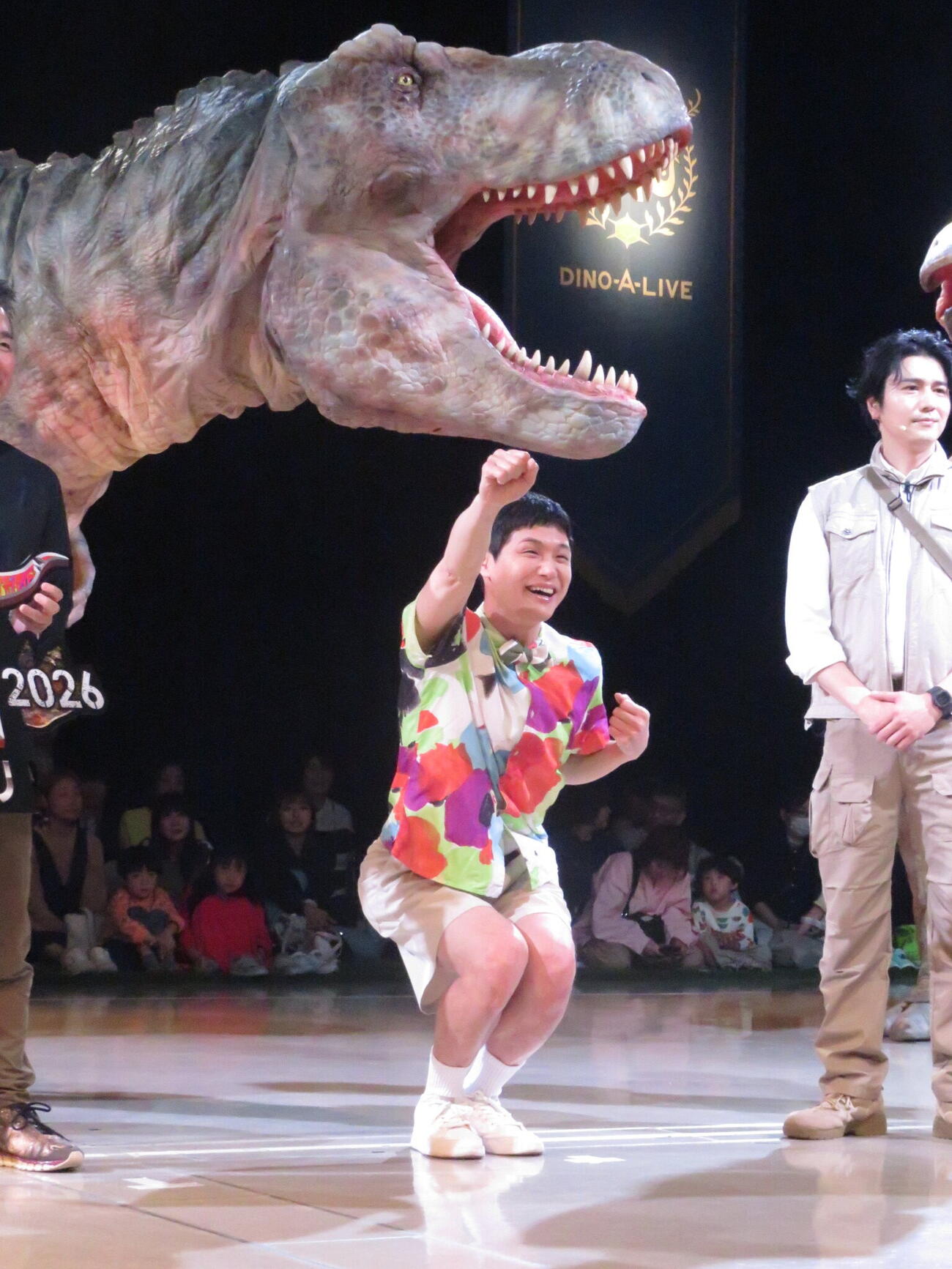 恐竜ライブ「DINO SAFARI」に特別ゲストとして出演したもう中学生