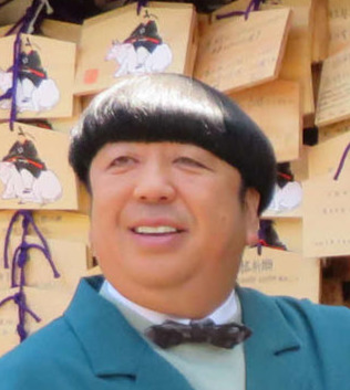 日村勇紀（2023年撮影）