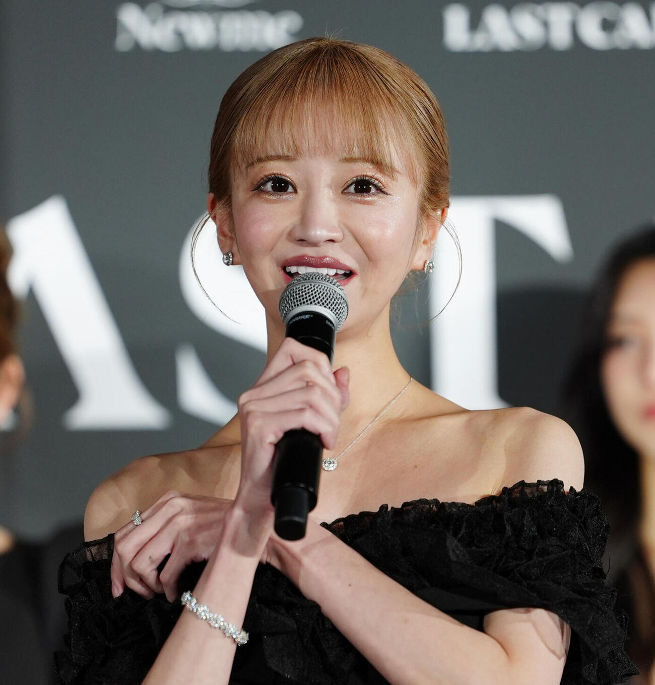 「LAST CALL」制作発表会であいさつする愛沢えみり（2025年12月撮影）