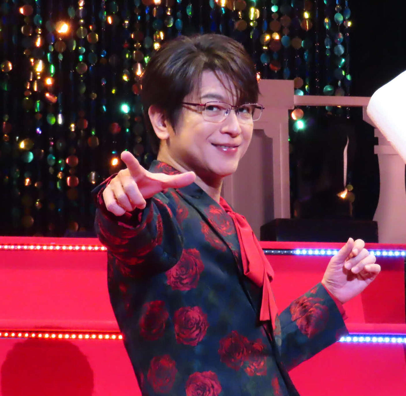 30周年ワンマンショーツアー「TAKE IT ROSY！」千葉公演を開催した及川光博