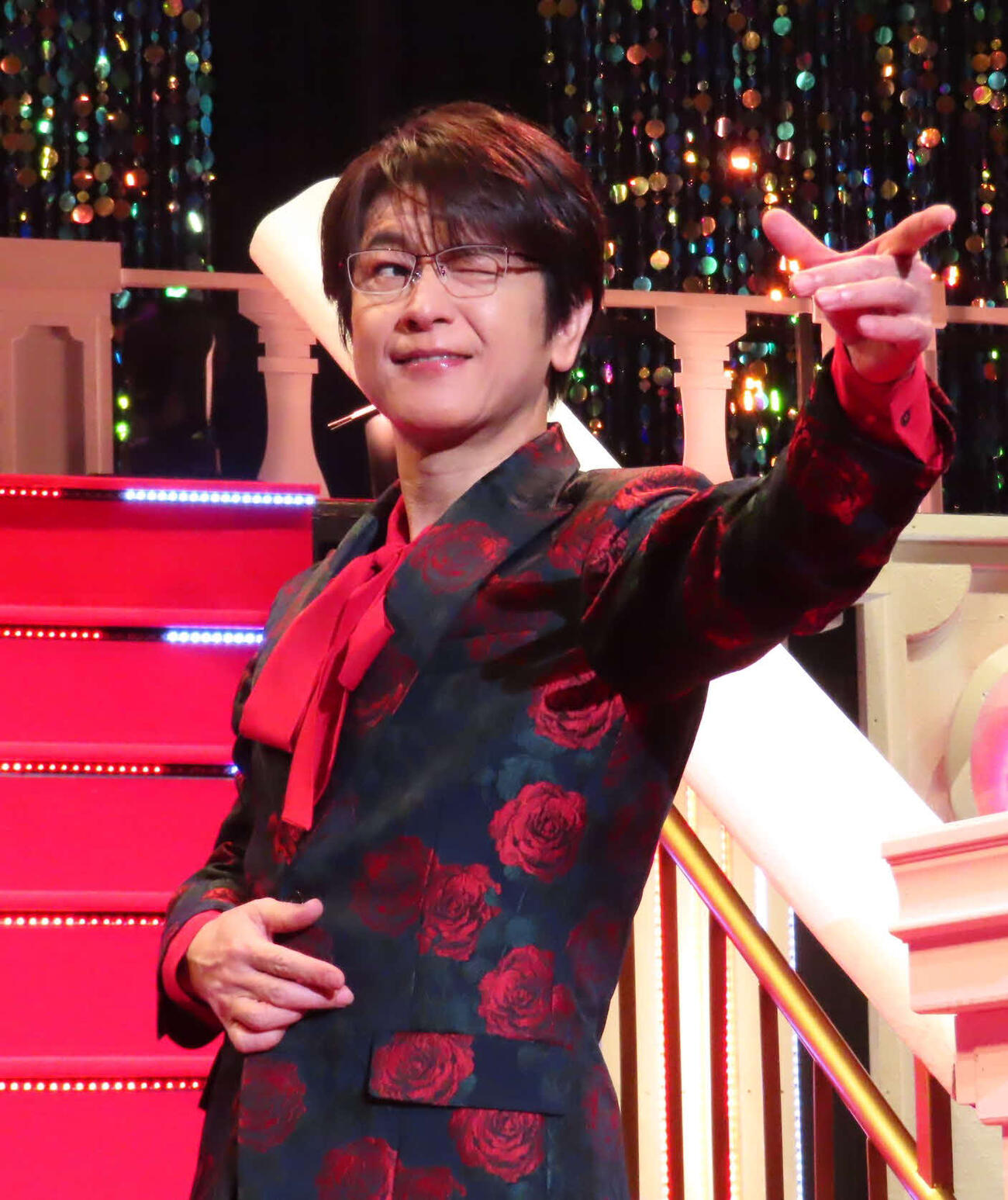 30周年ワンマンショーツアー「TAKE IT ROSY！」千葉公演を開催した及川光博