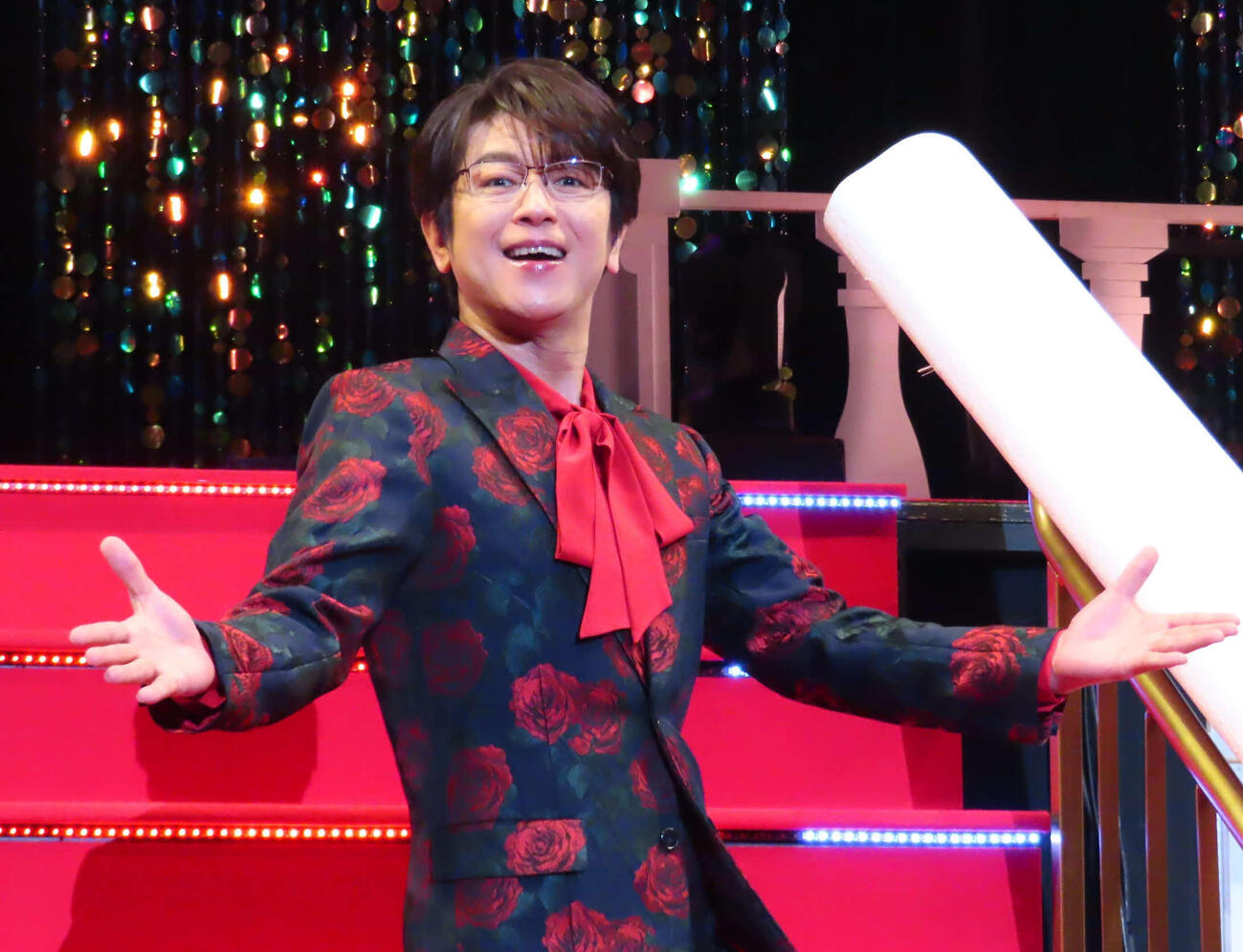 30周年ワンマンショーツアー「TAKE IT ROSY！」千葉公演を開催した及川光博