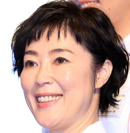 寺島しのぶ「19回目の結婚記念日」フランス人夫との乾杯ショットに「ステキ」