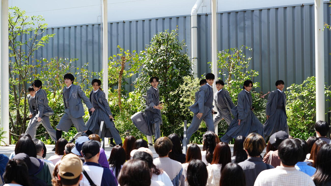 三井アウトレットパーク横浜ベイサイドで、初めて観客を前にしたお披露目イベントをスタートしたCloud ten