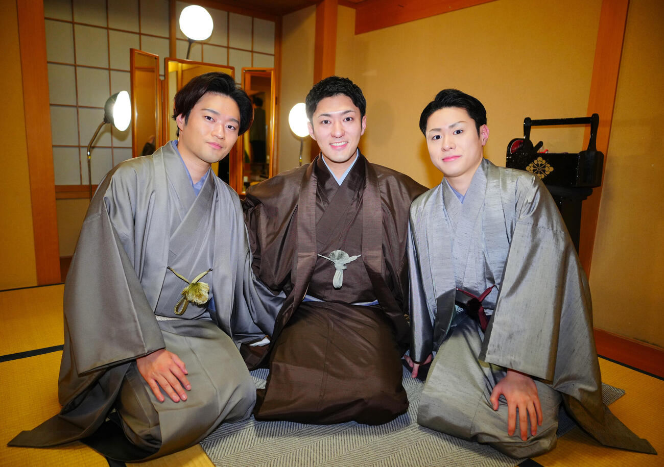 兄弟で自主公演「神谷町小歌舞伎」を行い歌舞伎の魅力を発信する中村福之助（左）、橋之助（中央）、歌之助（撮影・垰建太）　撮影日2026年4月18日